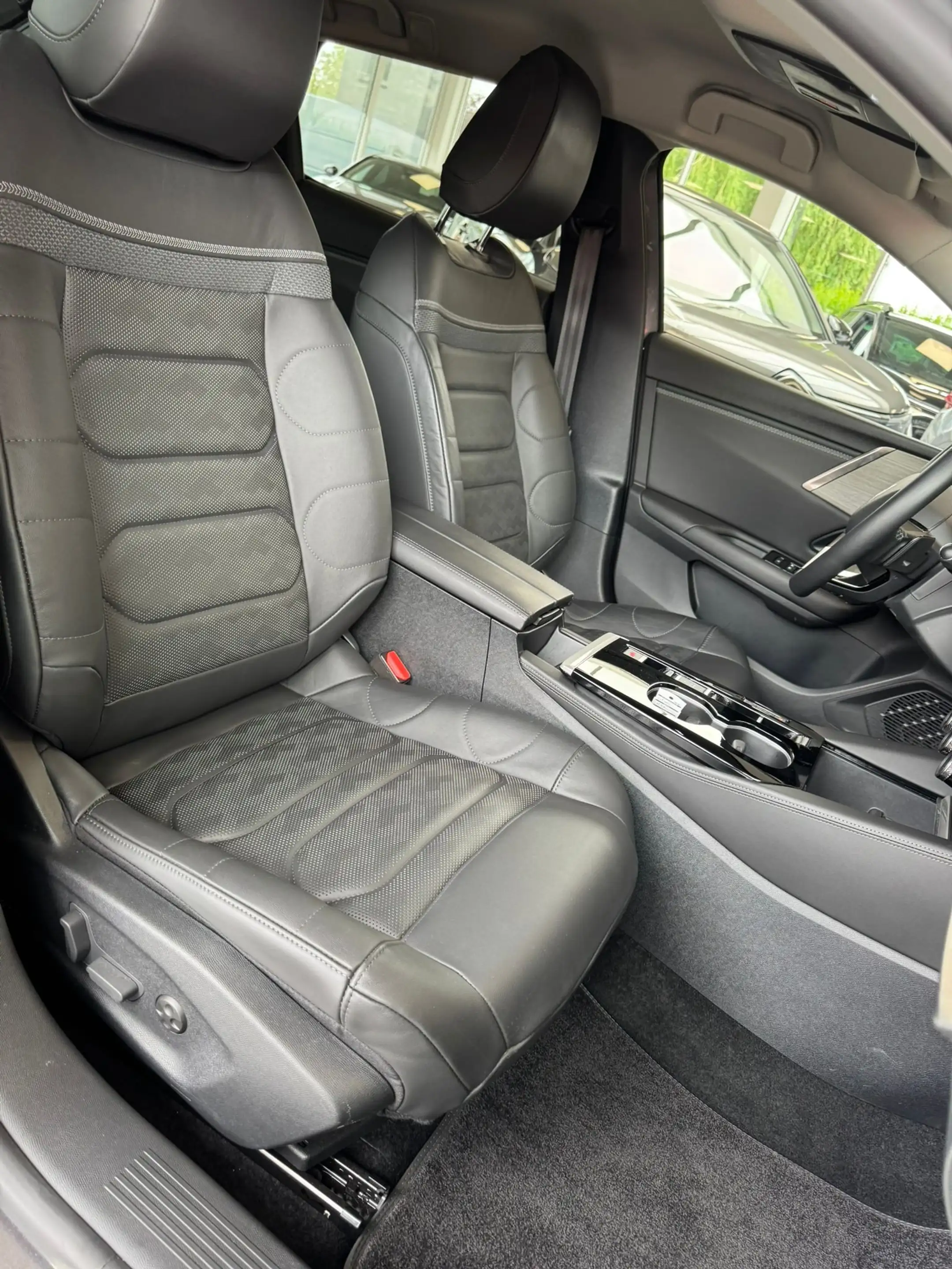Citroen C5 X 1.6 Turbo PHEV Shine Pack 225pk full option — photo 13