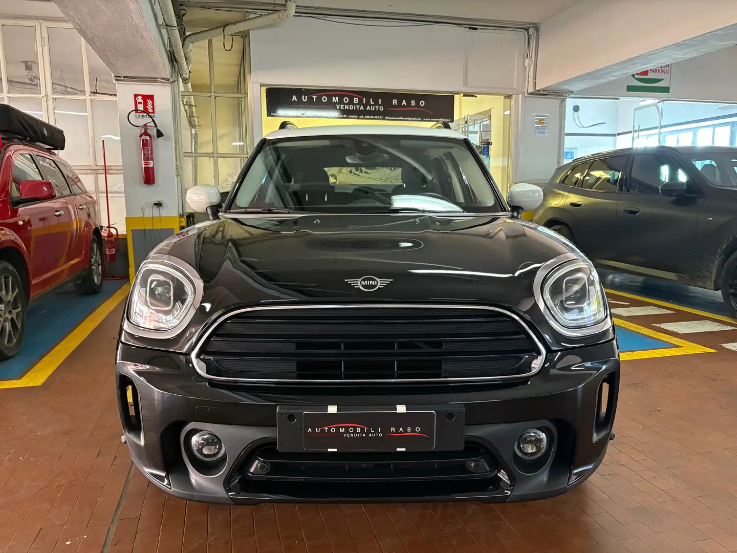 MINI Cooper D Countryman 2.0 Essential all4 auto 4x4 Zwart - 2
