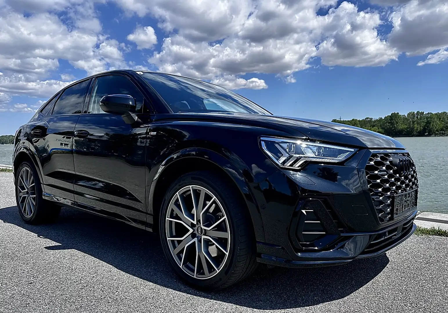 Audi Q3 Sportback 40 2.0 TDI quattro S line (EURO 6d) 2... Schwarz - 1