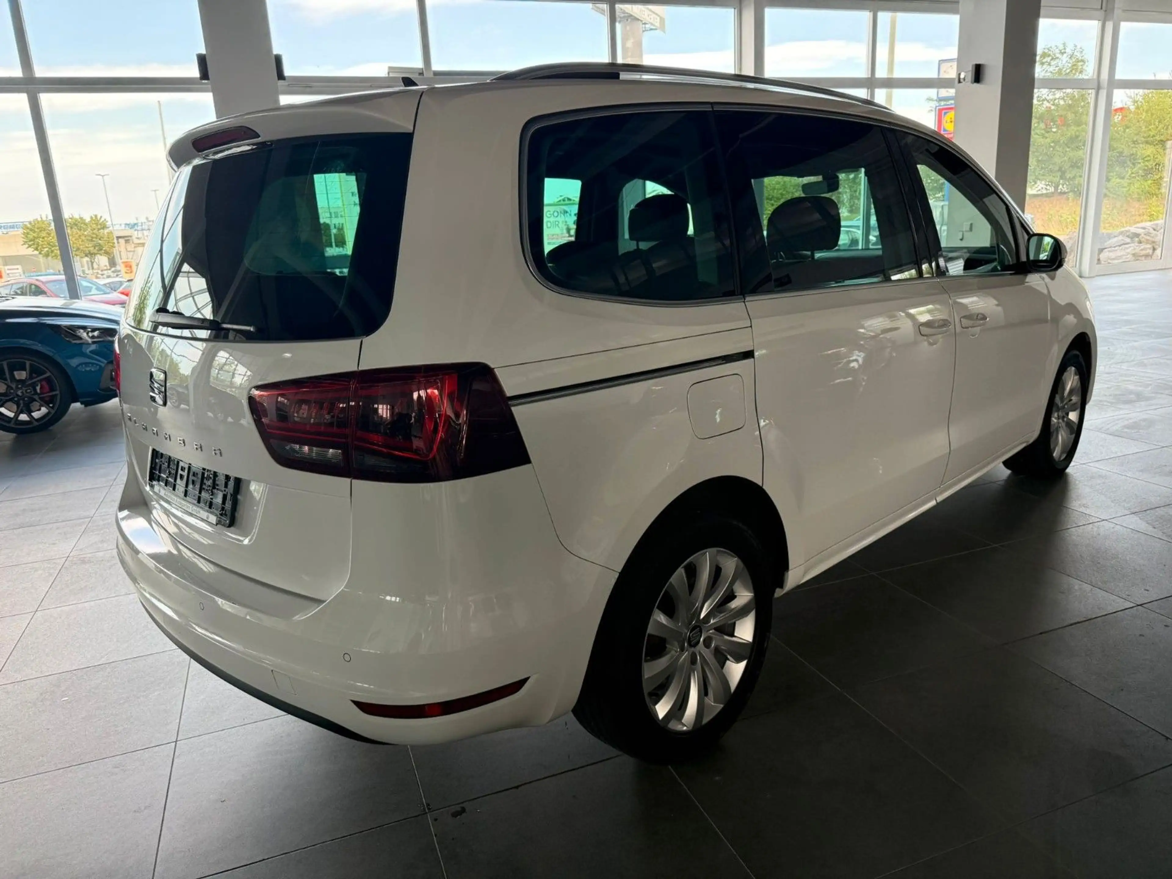SEAT Alhambra Style*AHK.*Navi*Xenon*Panorama Dach — photo 4