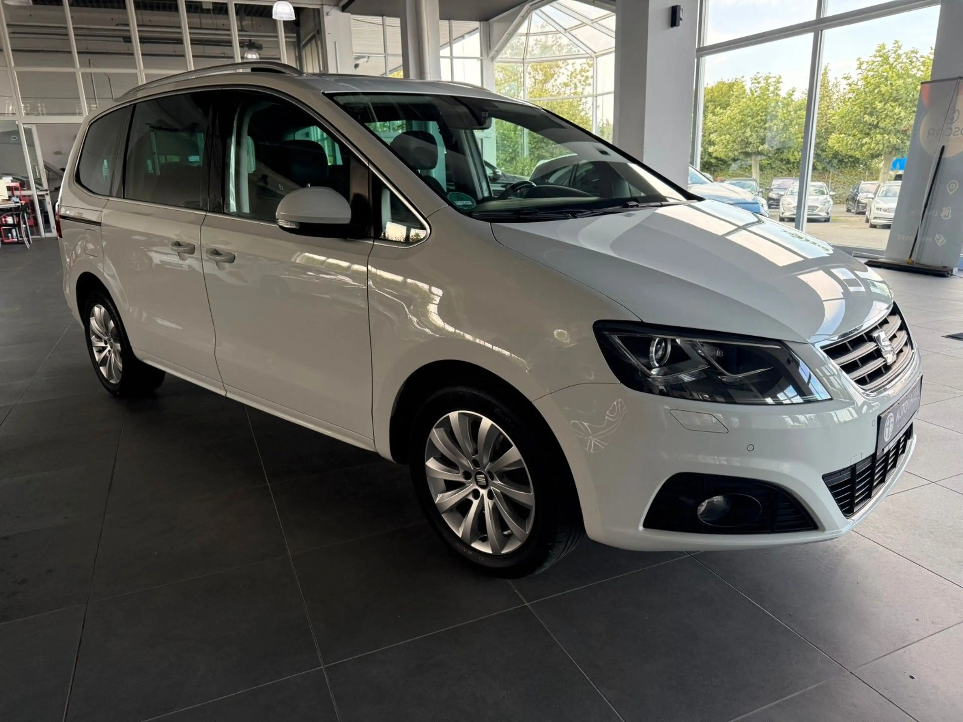 SEAT Alhambra Style*AHK.*Navi*Xenon*Panorama Dach — photo 3