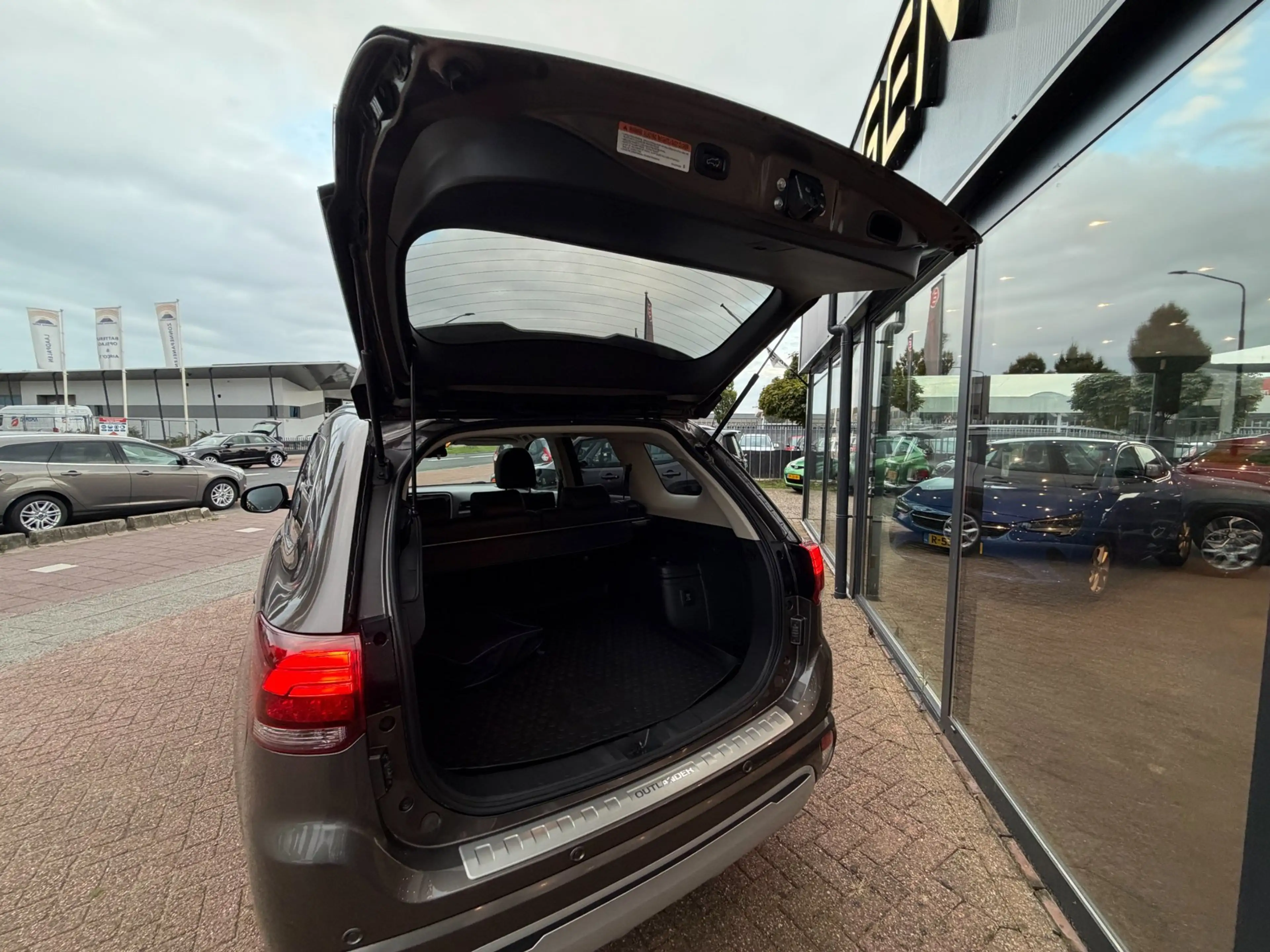 Mitsubishi Outlander 2.4 PHEV Intense+ AUT|NAV|CAM|Carplay — photo 9