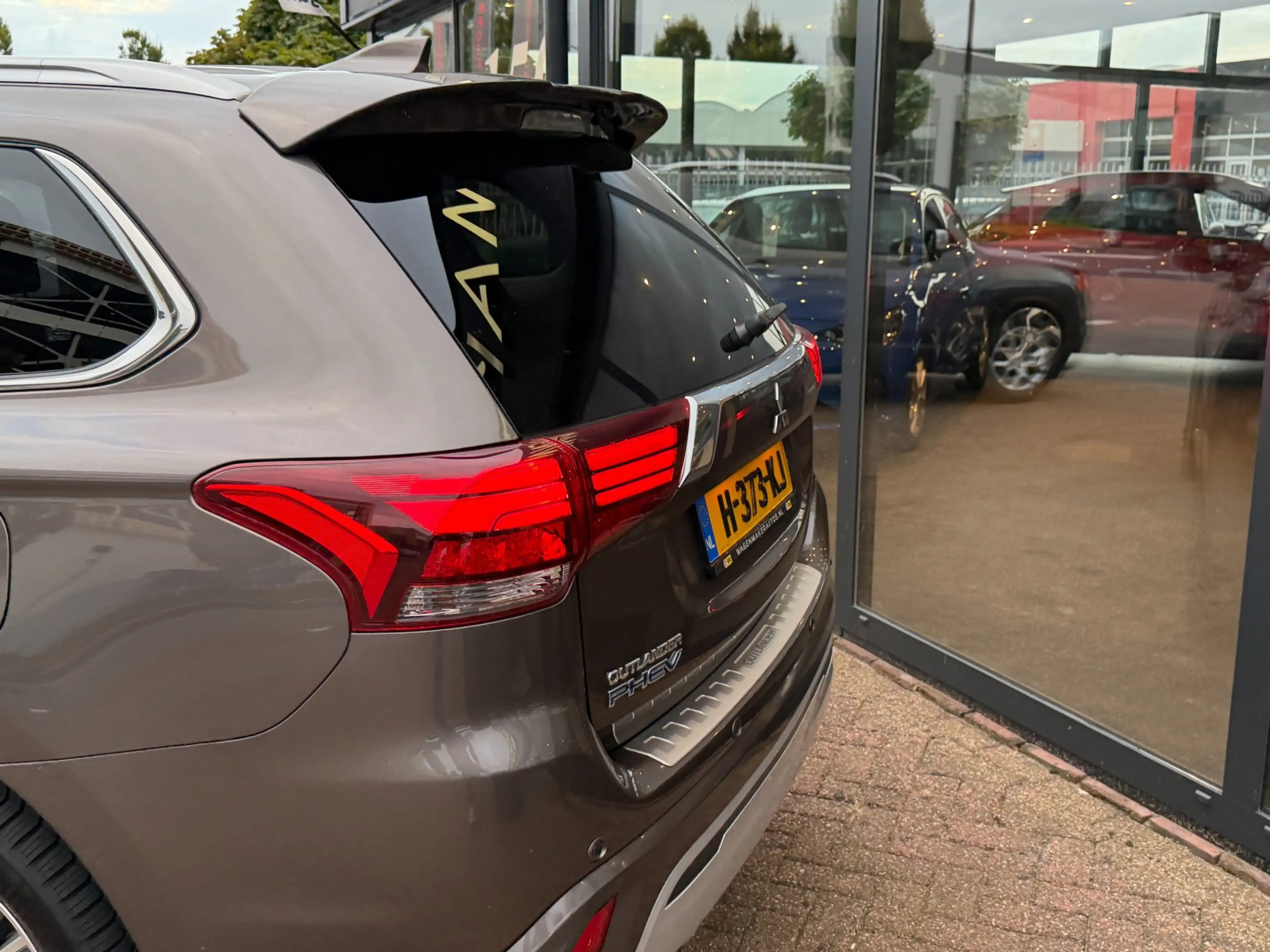 Mitsubishi Outlander 2.4 PHEV Intense+ AUT|NAV|CAM|Carplay — photo 8