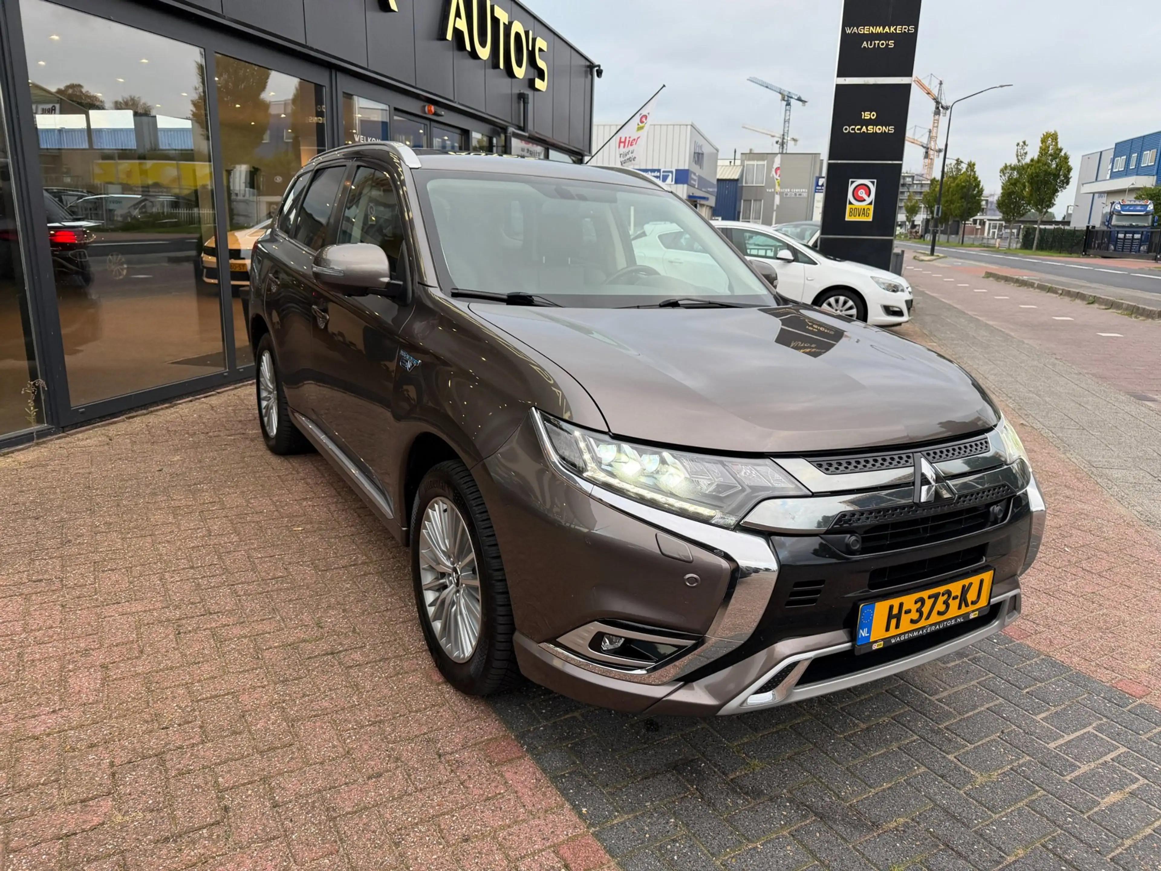 Mitsubishi Outlander 2.4 PHEV Intense+ AUT|NAV|CAM|Carplay — photo 6