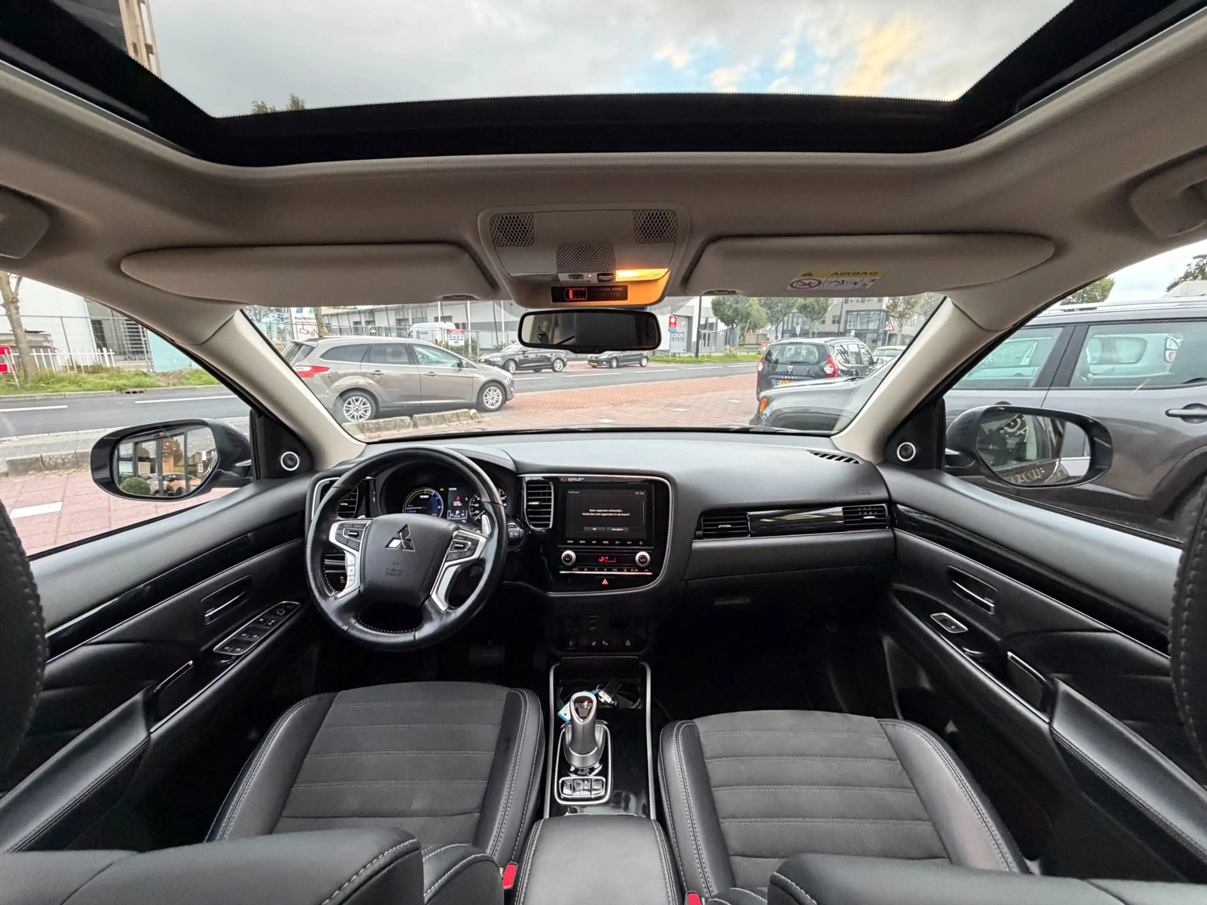 Mitsubishi Outlander 2.4 PHEV Intense+ AUT|NAV|CAM|Carplay — photo 2