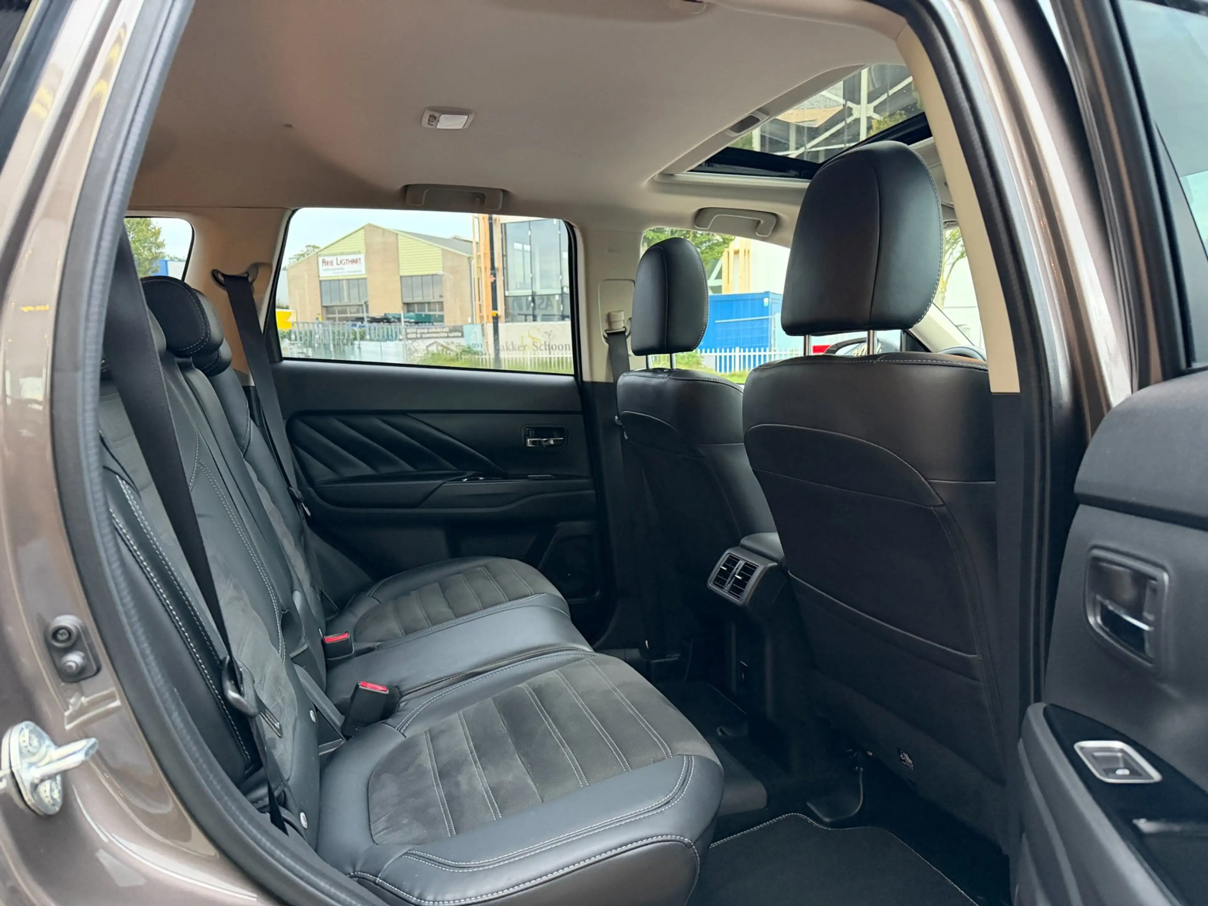 Mitsubishi Outlander 2.4 PHEV Intense+ AUT|NAV|CAM|Carplay — photo 13