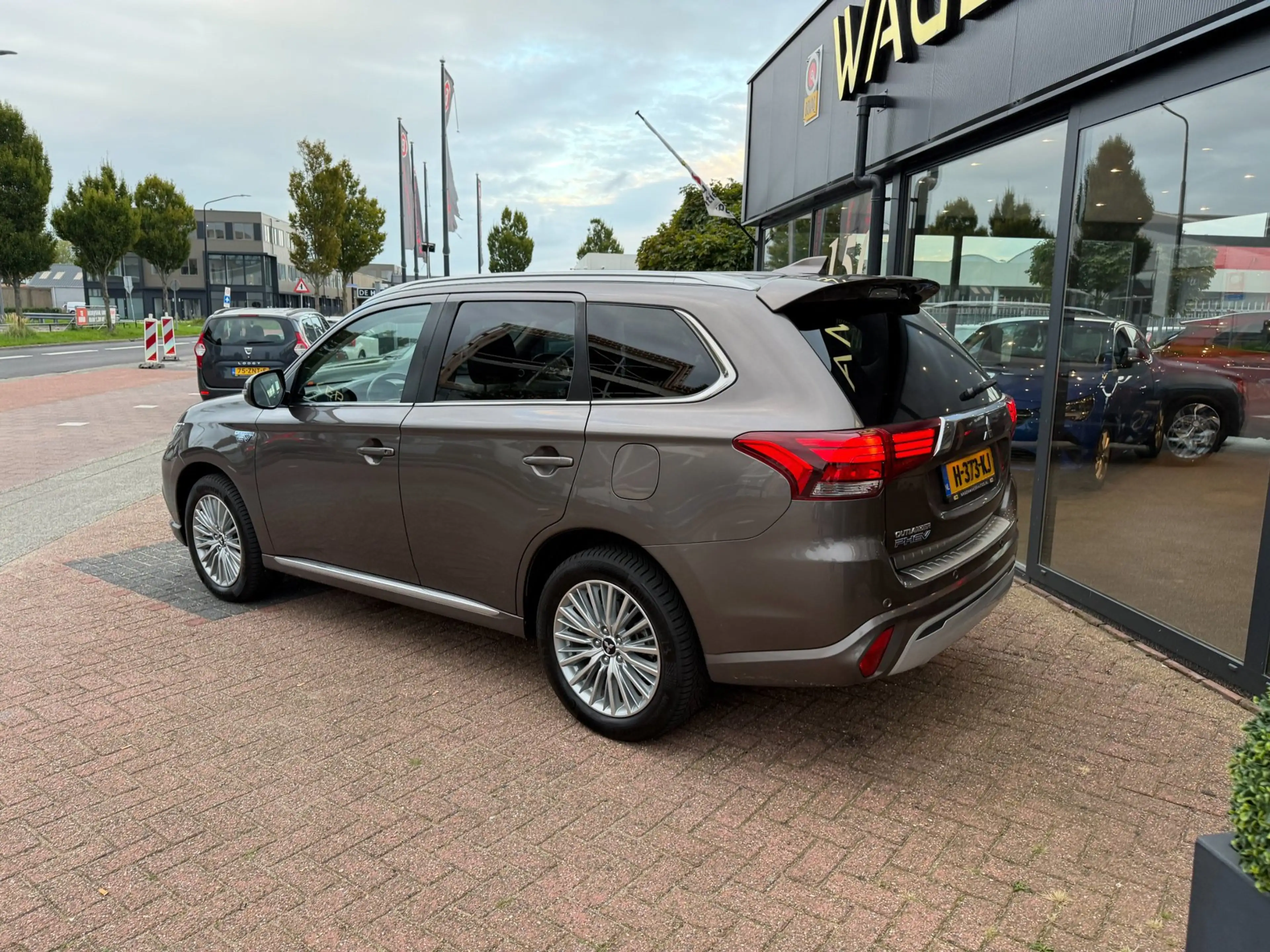 Mitsubishi Outlander 2.4 PHEV Intense+ AUT|NAV|CAM|Carplay — photo 7