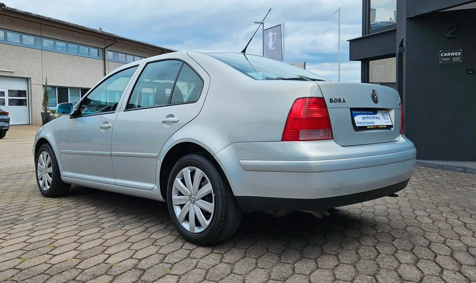 Volkswagen Bora Lim. Comfortline  * 1. HAND *  61.250 KM * Silber - 2
