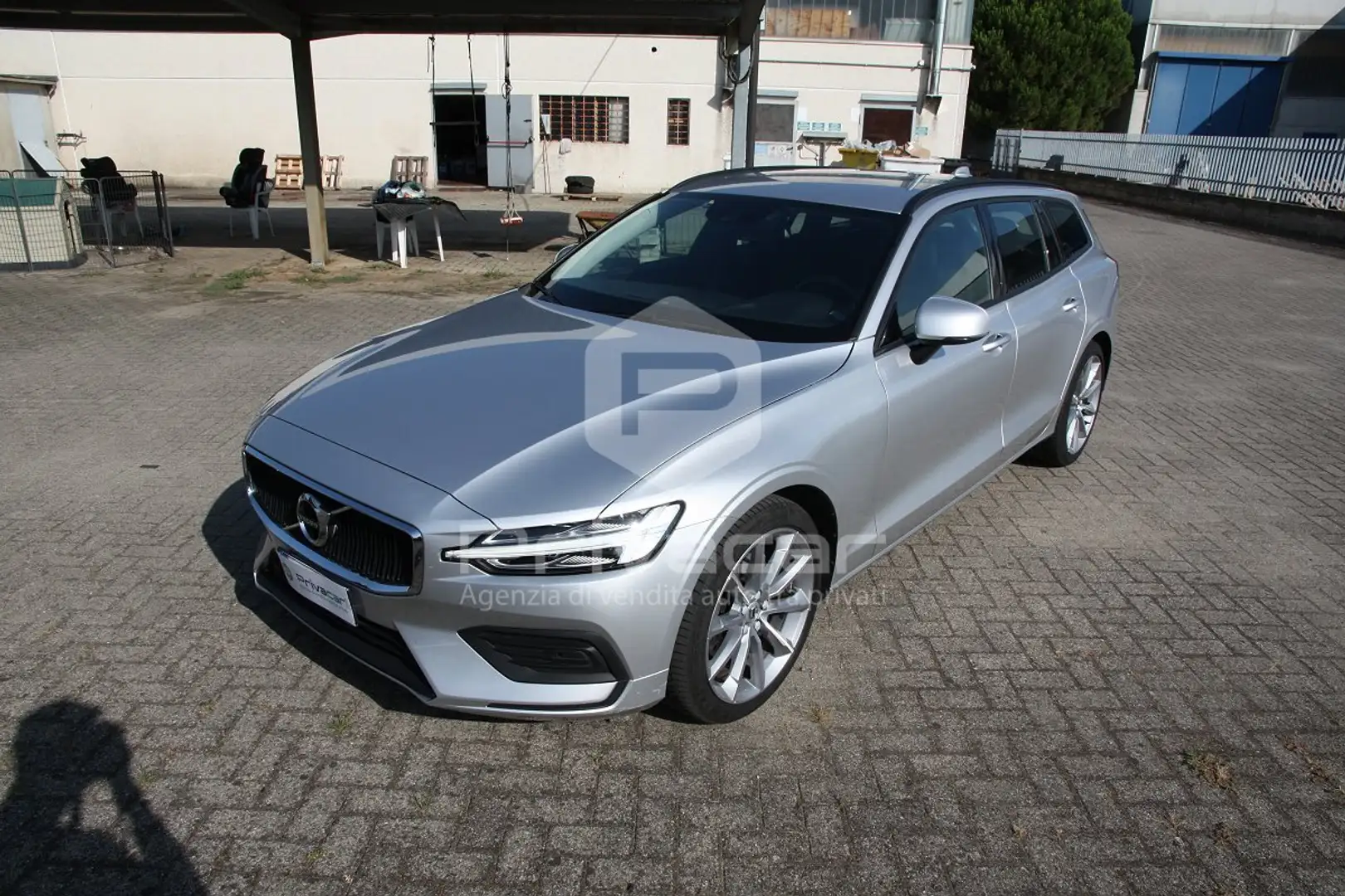 Volvo V60 V60 B4 (d) Geartronic Momentum Business Pro Argento - 1