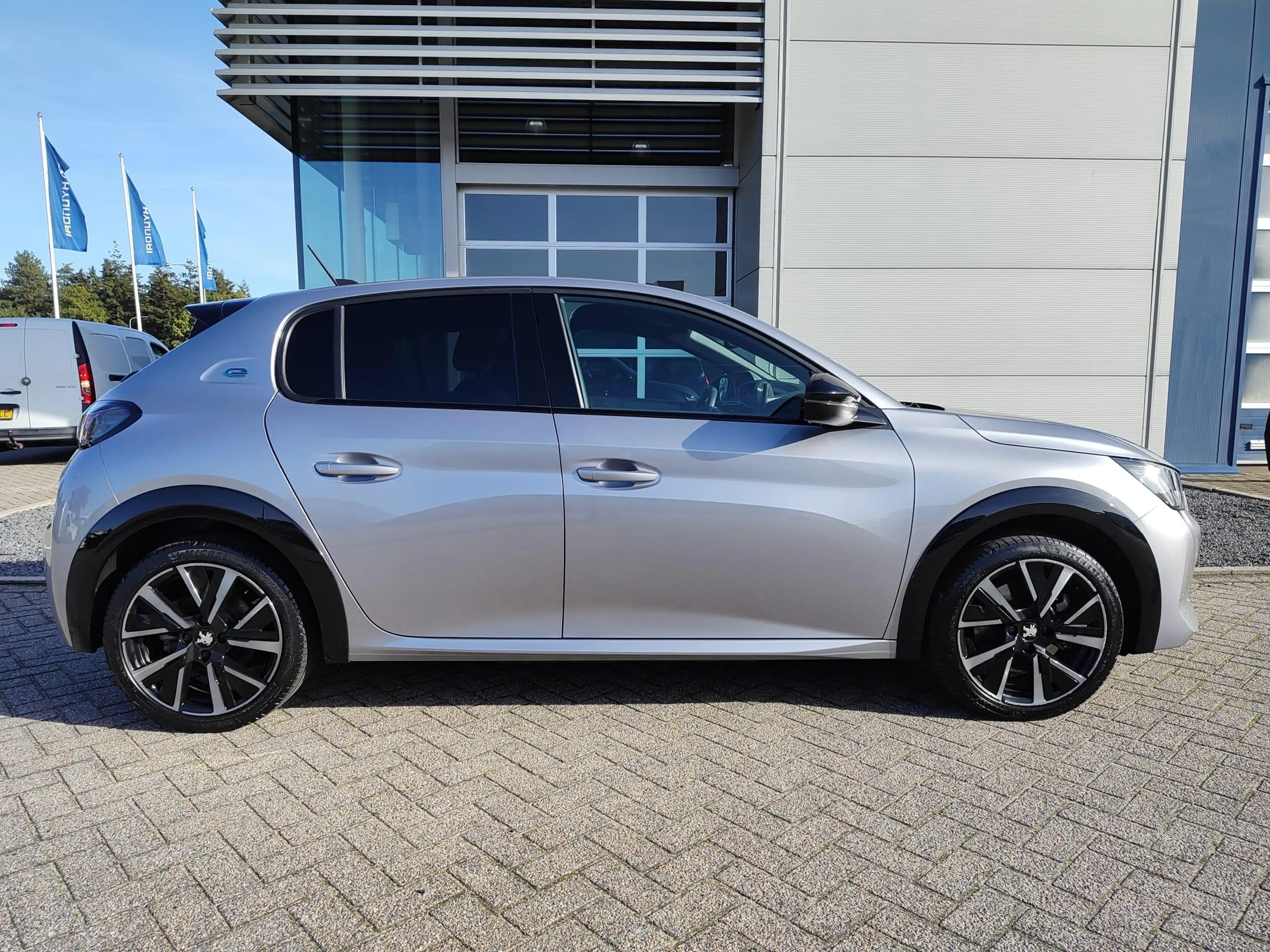 Peugeot e-208 EV GT 350 50 kWh I Stoelverwarming I Navigatie I C — photo 5