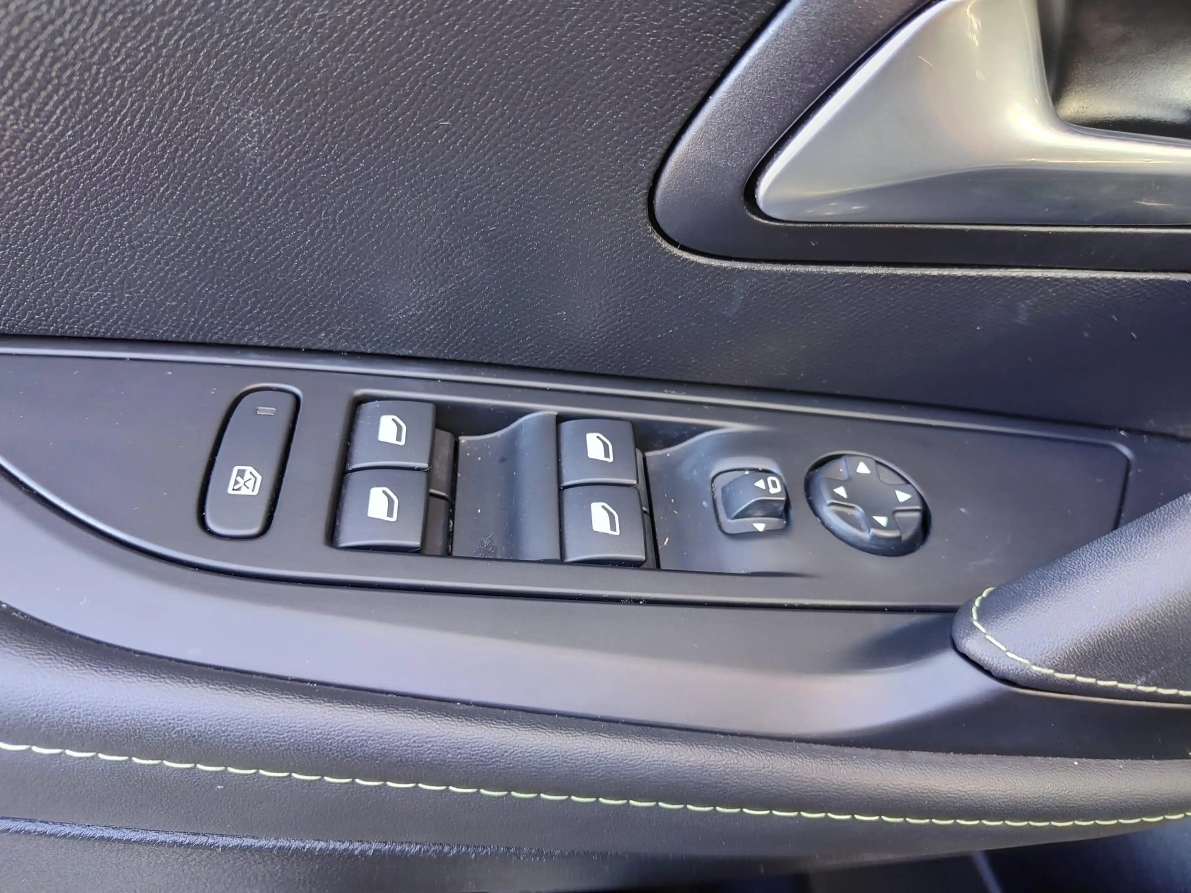 Peugeot e-208 EV GT 350 50 kWh I Stoelverwarming I Navigatie I C — photo 12