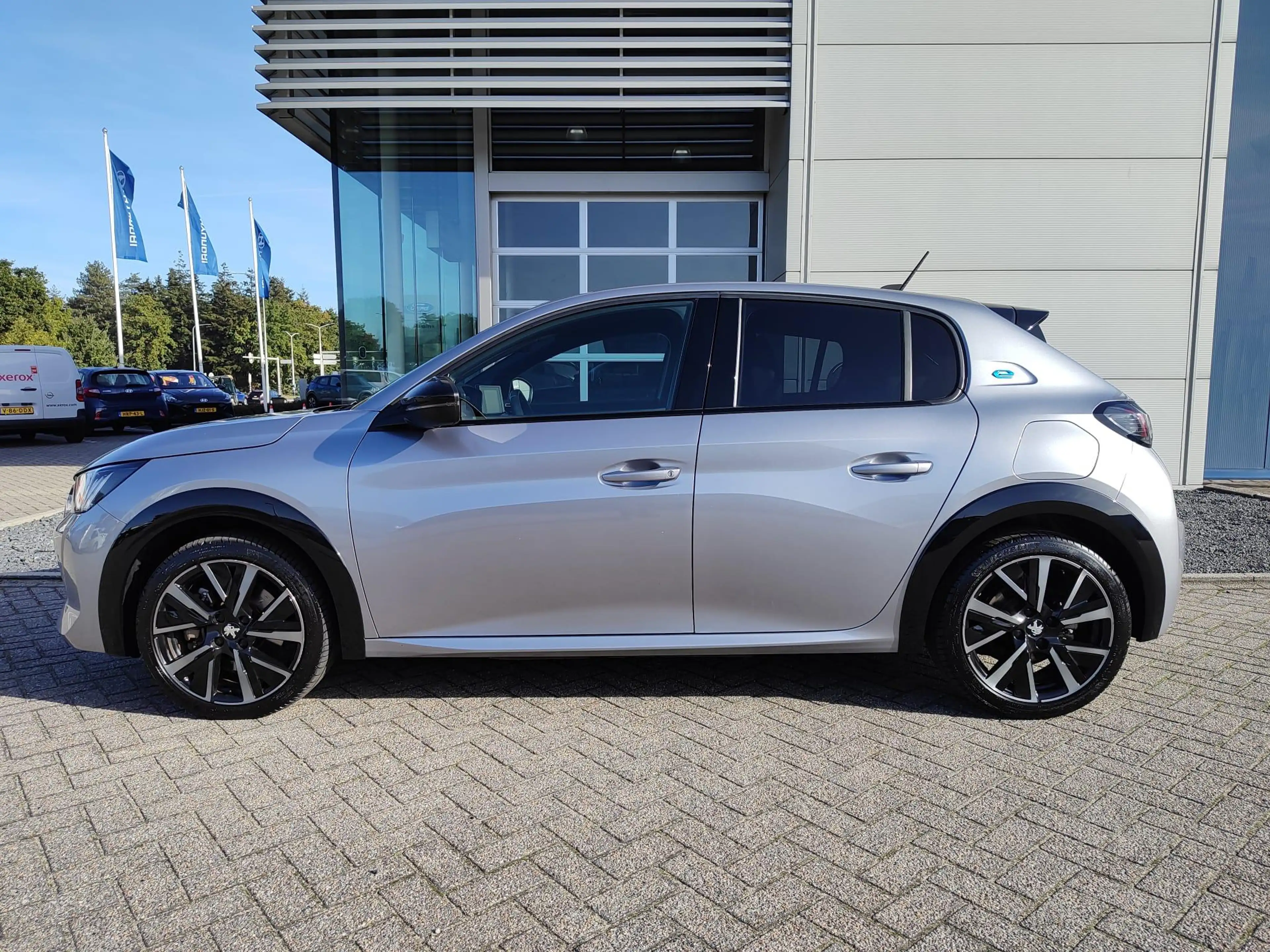 Peugeot e-208 EV GT 350 50 kWh I Stoelverwarming I Navigatie I C — photo 7