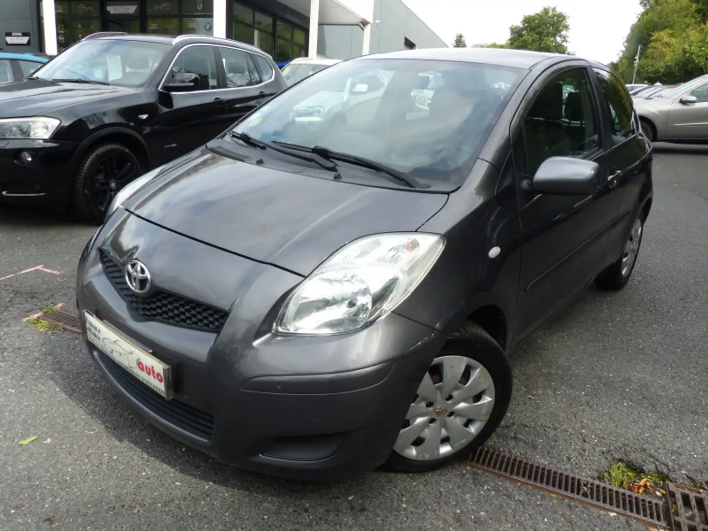 Toyota Yaris 100 VVT-I START\u0026STOP CONFORT 3P BOITE AUTOMATIQUE Gris - 1