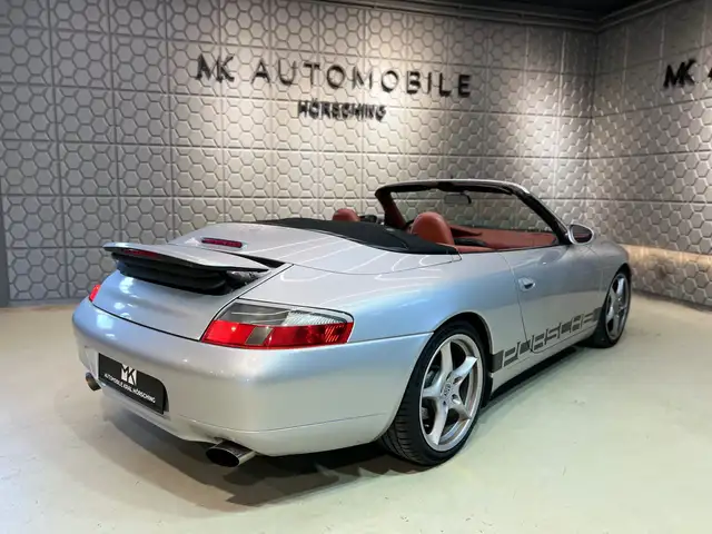Porsche 911 view 11
