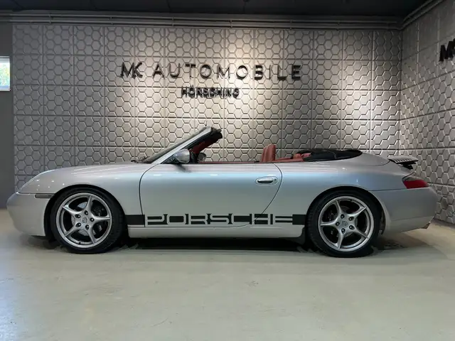 Porsche 911 view 8