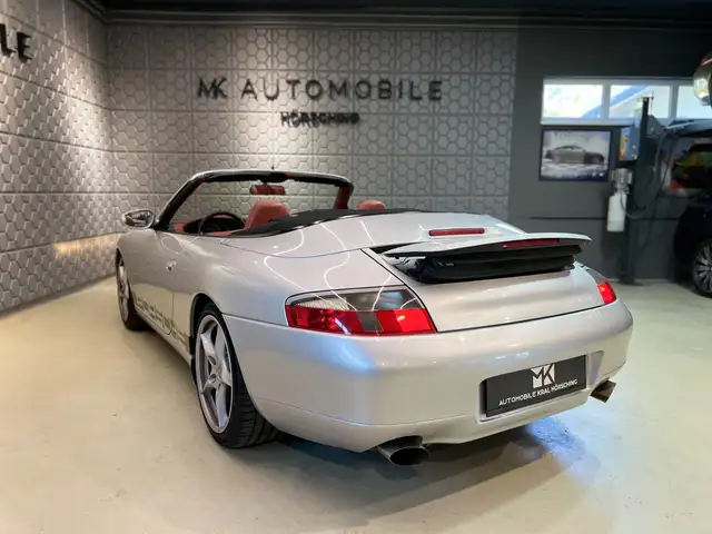 Porsche 911 view 13