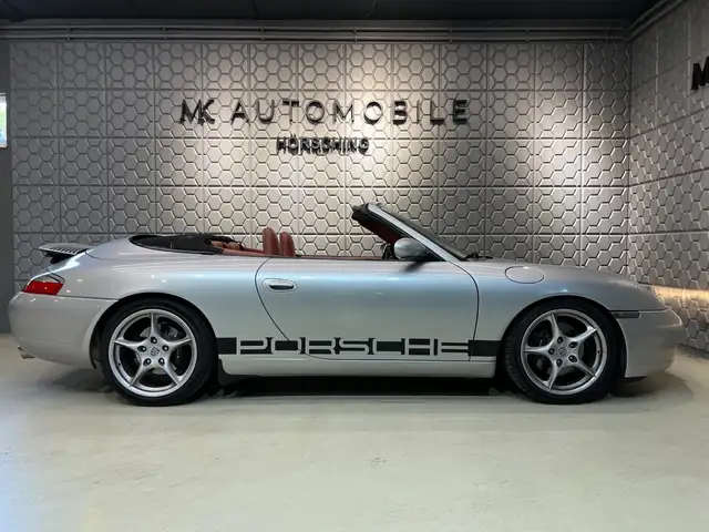 Porsche 911 view 10