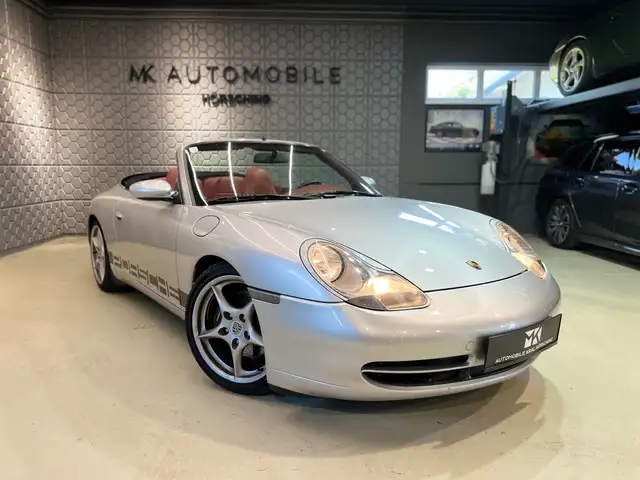 Porsche 911 view 6
