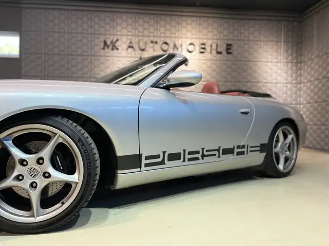 Porsche 911 view 3
