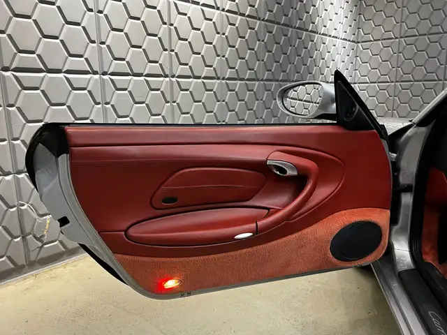 Porsche 911 view 14