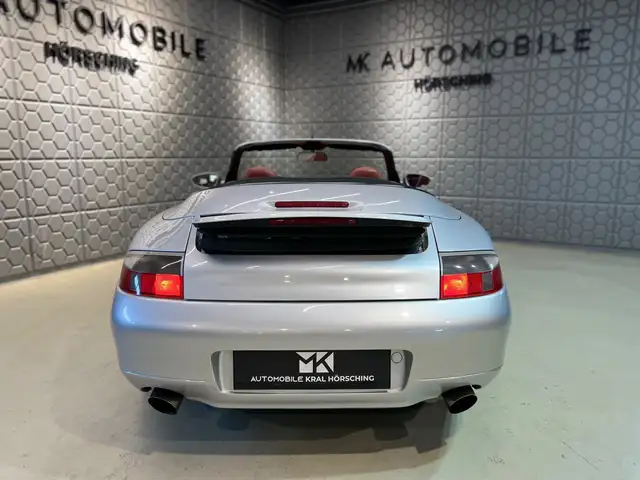 Porsche 911 view 12