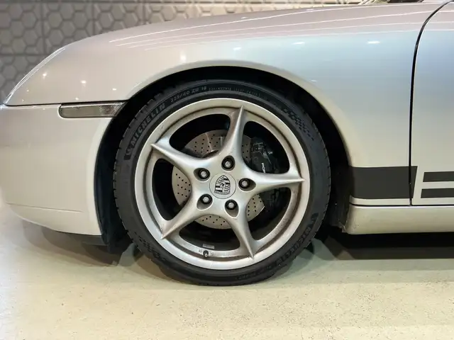 Porsche 911 view 9