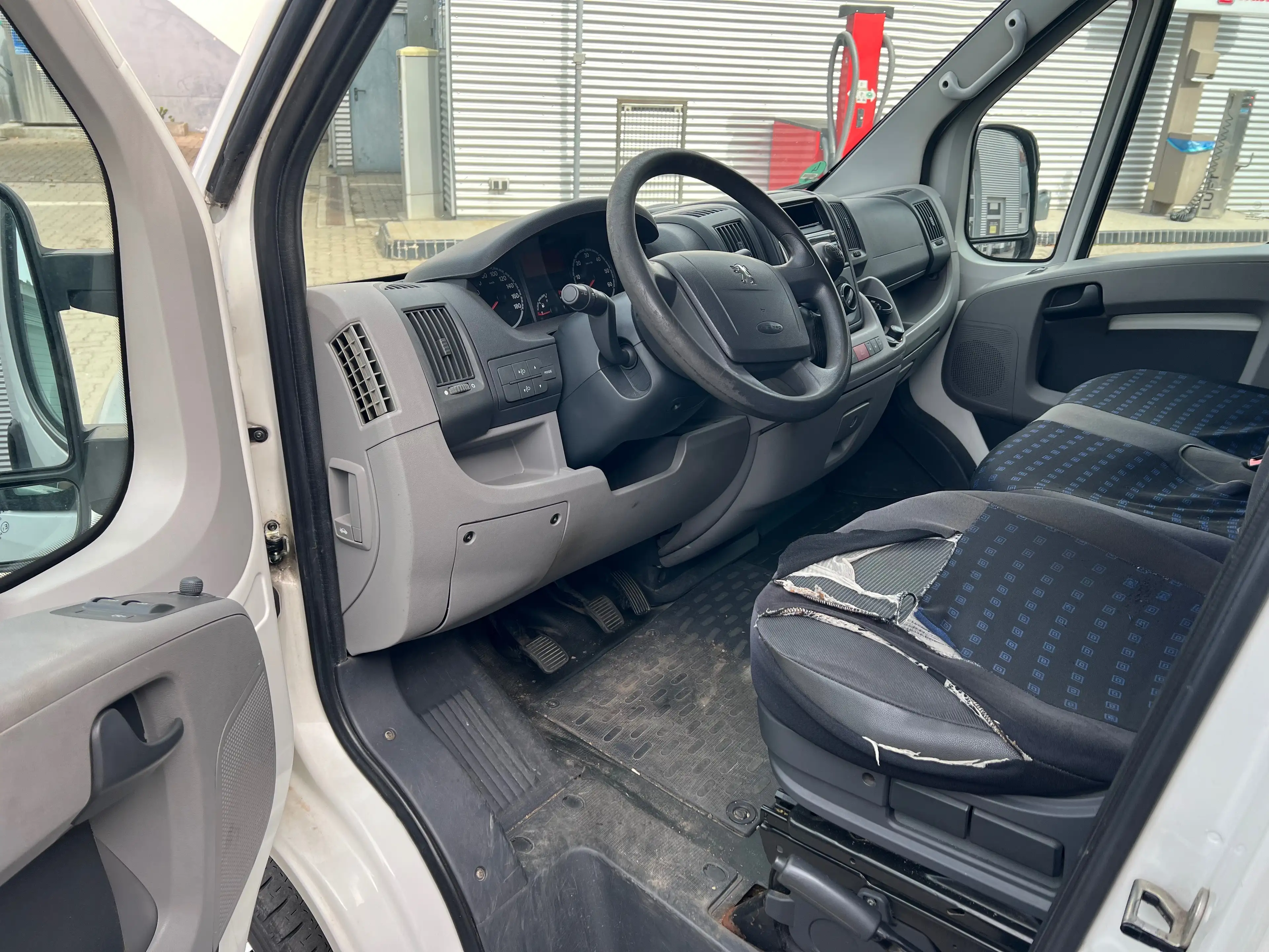Peugeot Boxer HDi Standart (333) / 6 Sitzer — photo 10