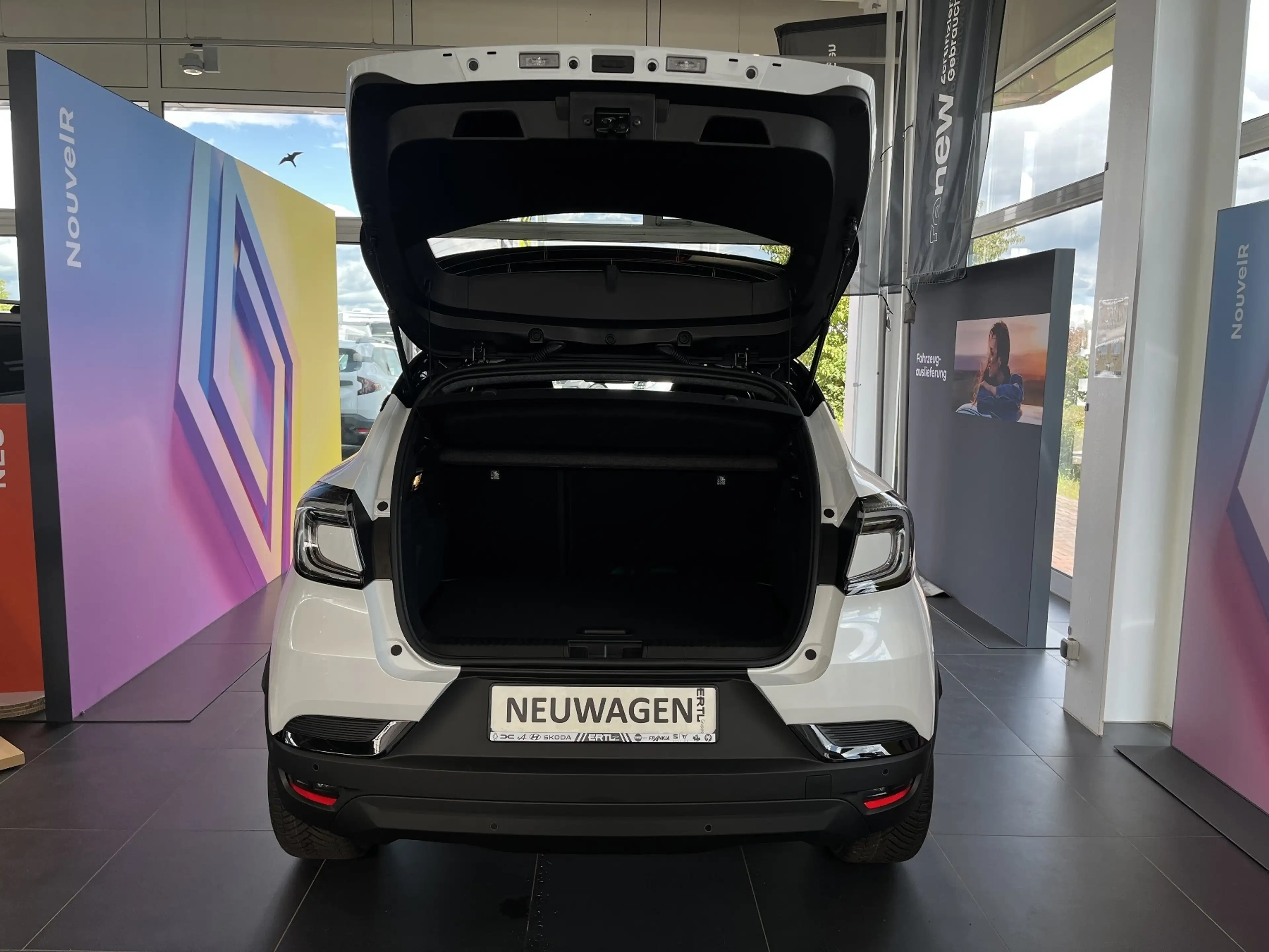 Renault Captur Techno Full Hybrid E-Tech 160 — photo 12
