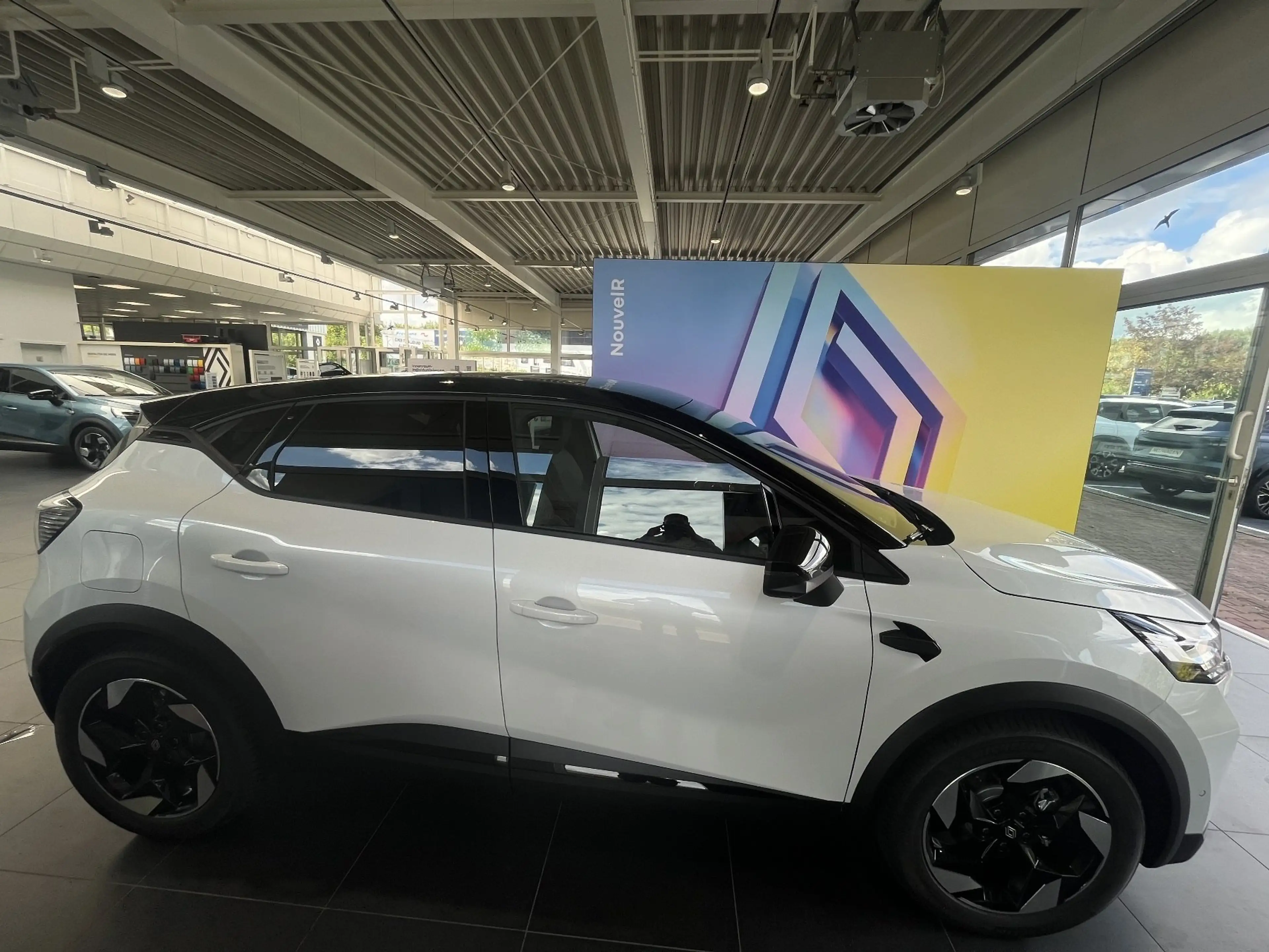 Renault Captur Techno Full Hybrid E-Tech 160 — photo 4