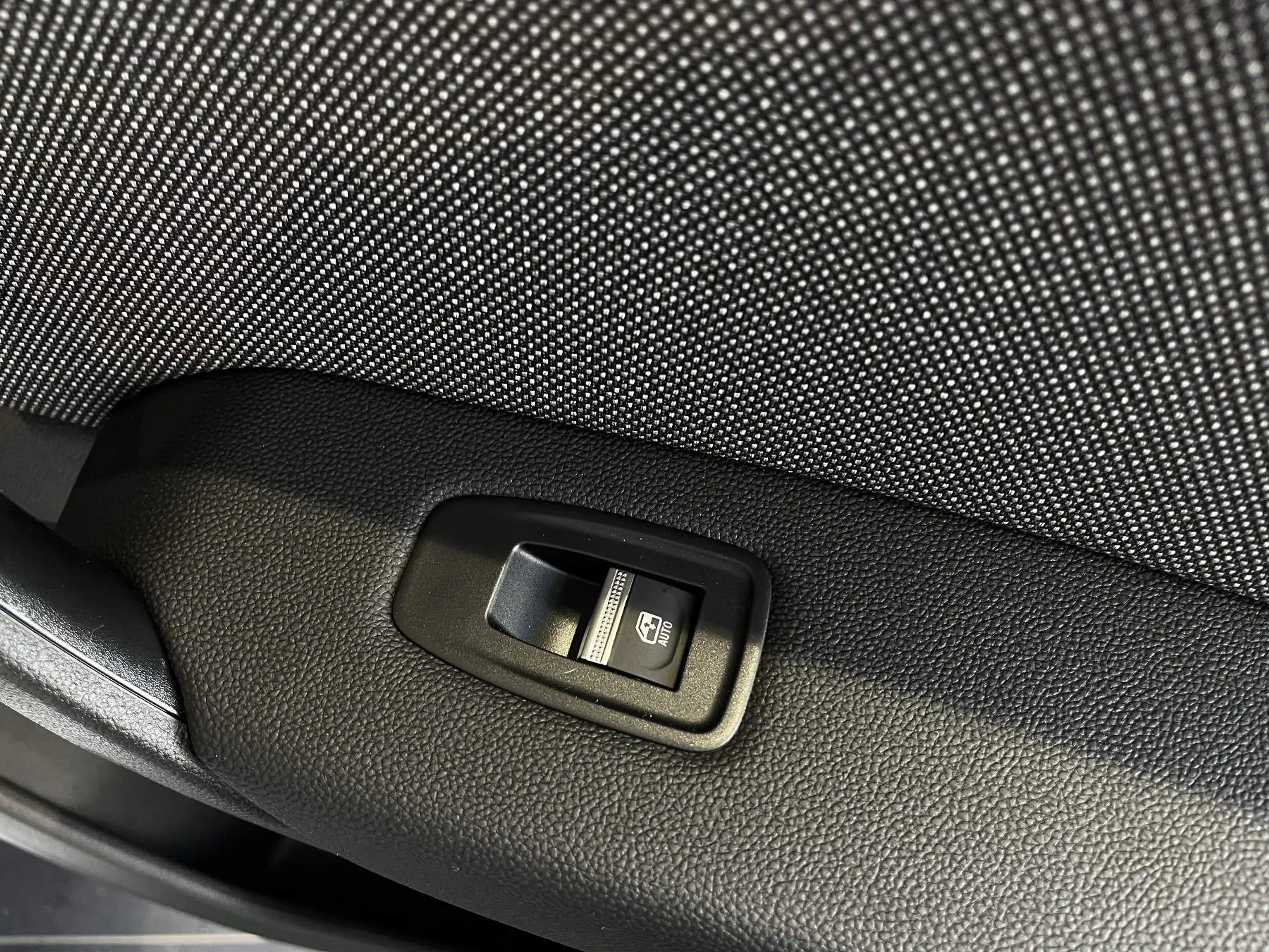 Renault Captur Techno Full Hybrid E-Tech 160 — photo 6