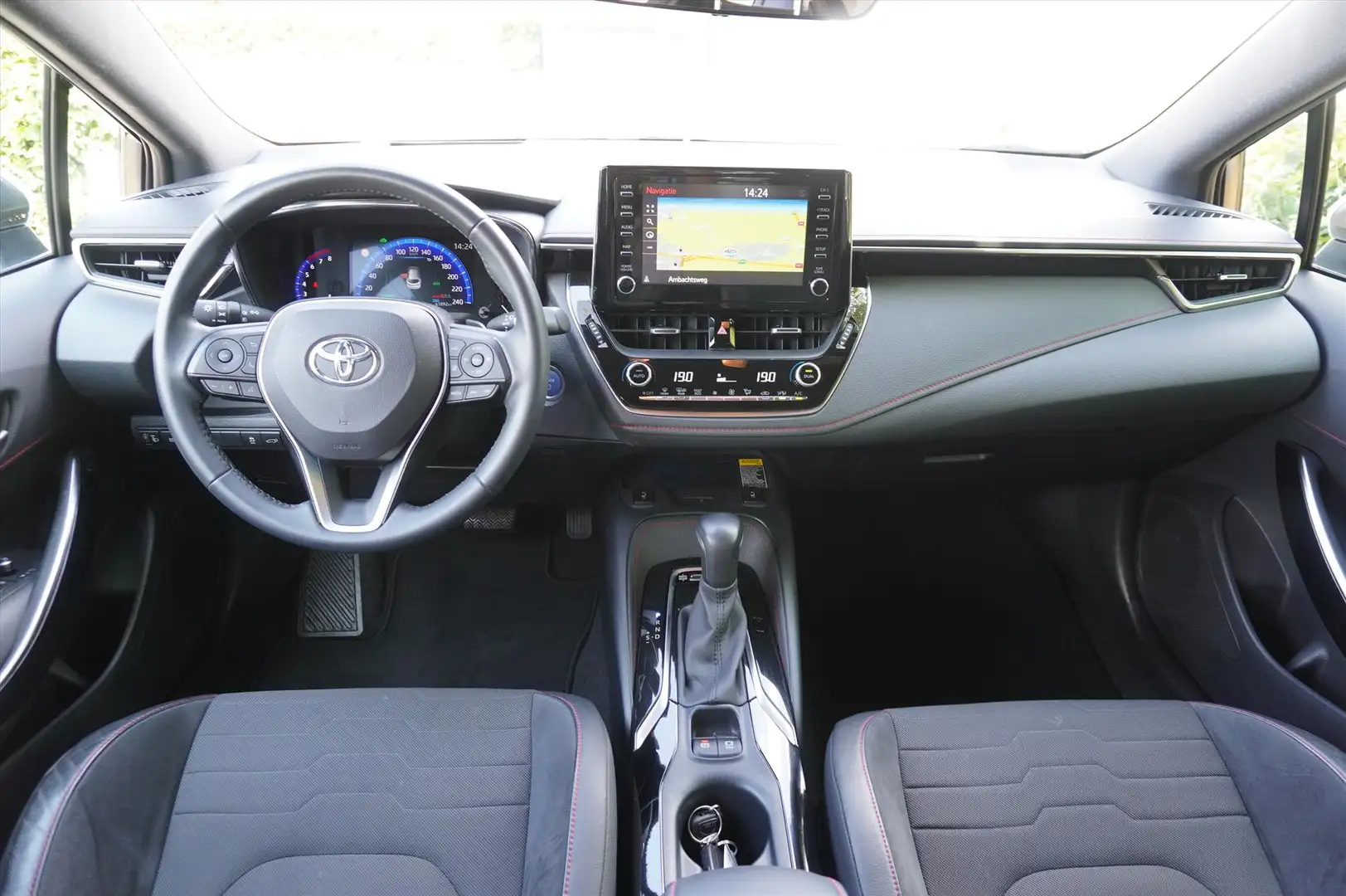 Toyota Corolla Touring Sports 2.0 Hybrid 184pk CVT Executive 18" Wit - 2