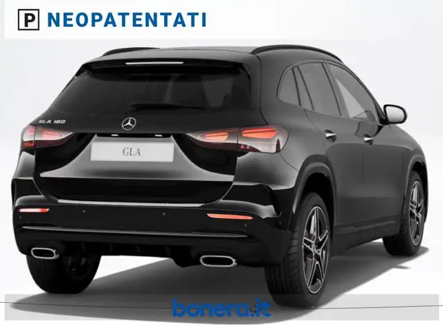 Mercedes-Benz Gla view 3