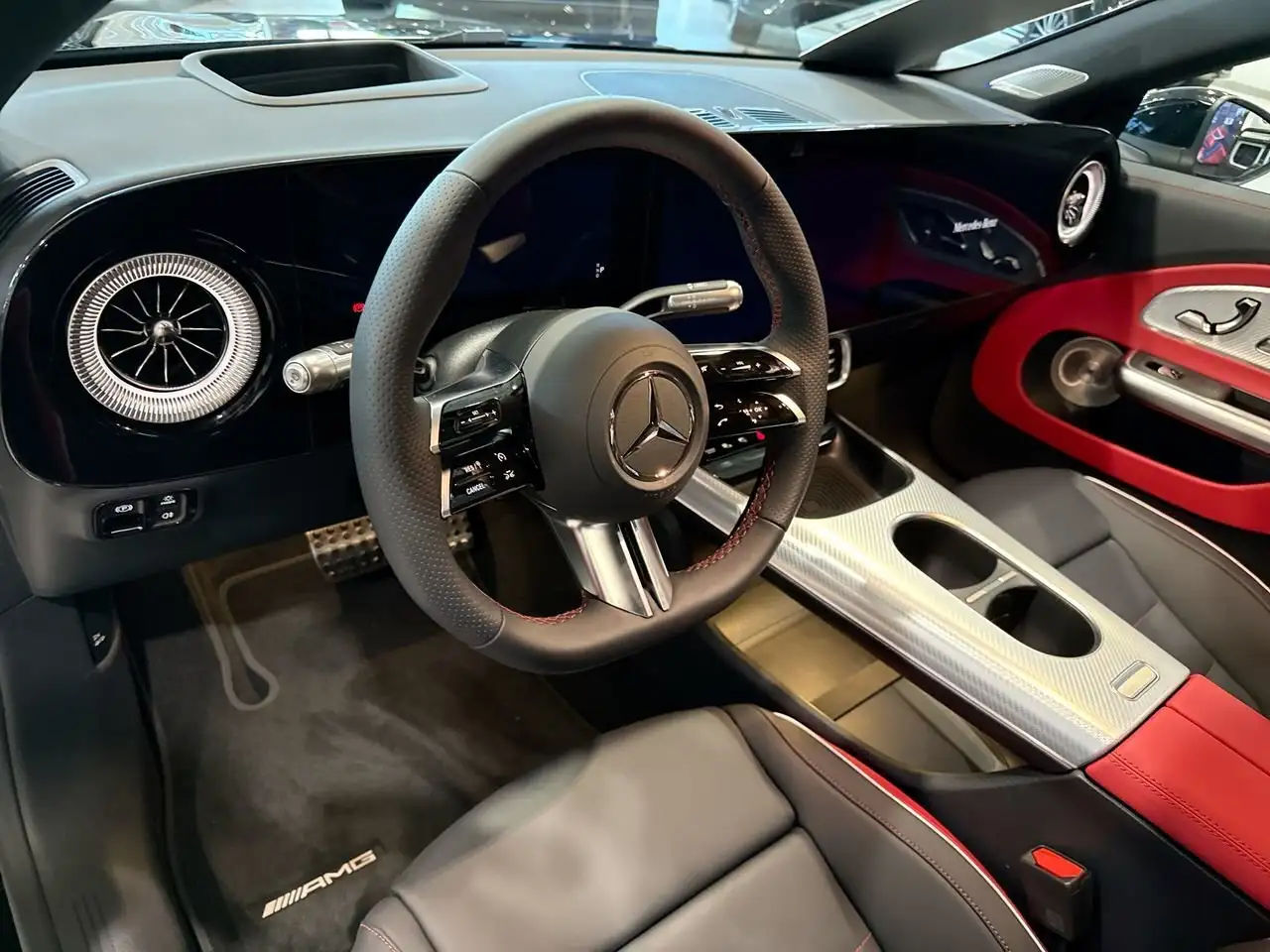 Mercedes-Benz CLA снимка Mercedes-Benz CLA