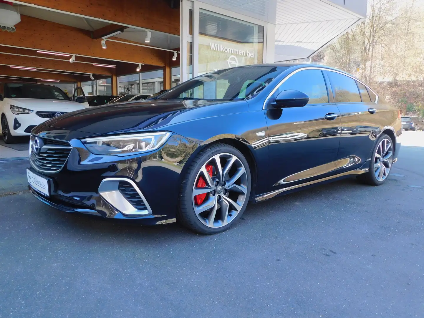 Opel Insignia Grand Sport 2.0D 4x4 Automatik GSI Noir - 2