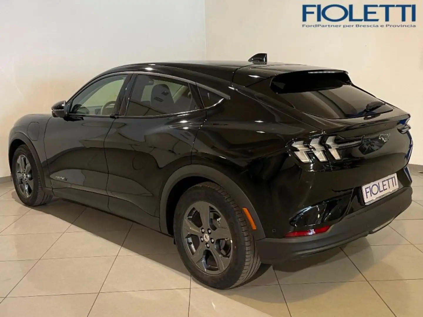 Ford Mustang Mach-E ELETTRICO STANDARD 269CV Nero - 2