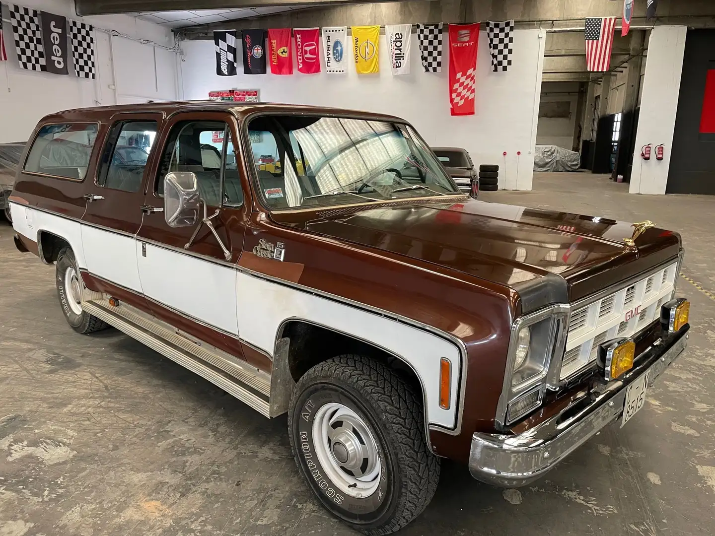 GMC Sierra Suburban Sierra Classic Marrone - 2