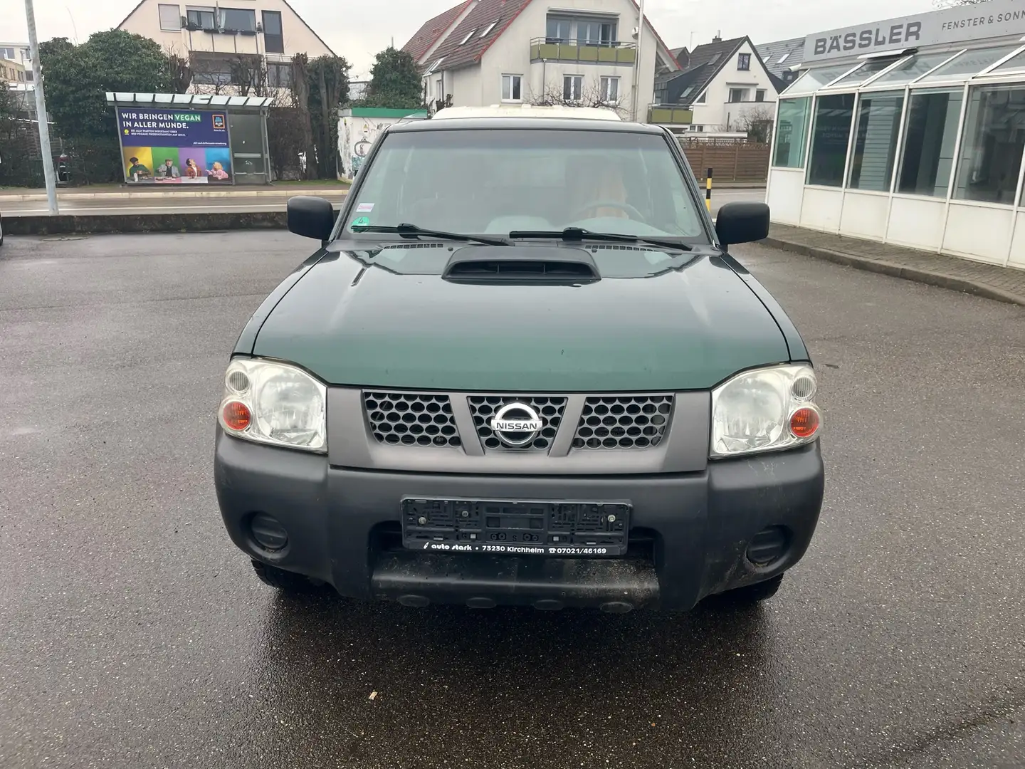 Nissan Pick Up NP300 4WD Groen - 1