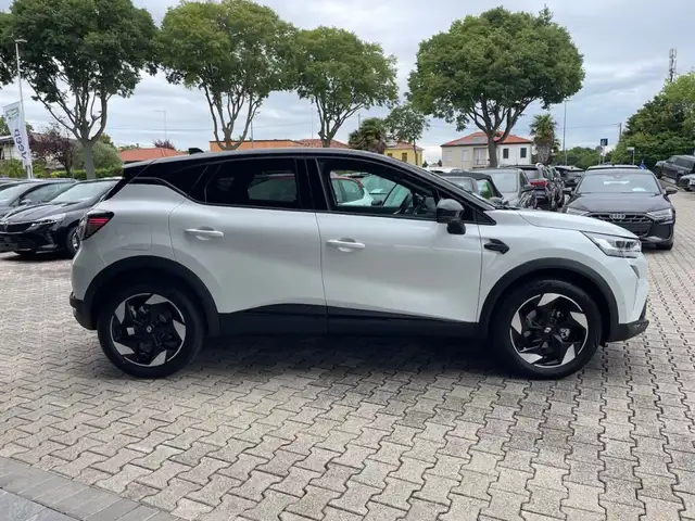 Renault Captur view 4