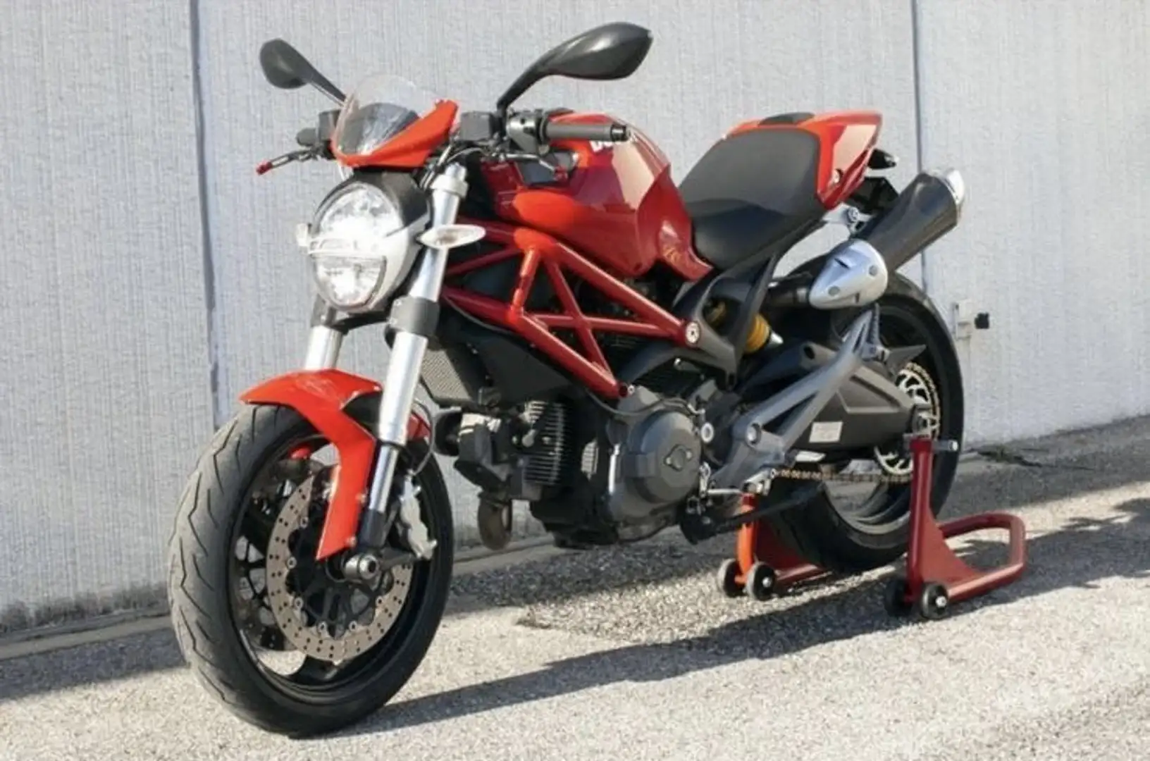 Ducati Monster 696 naked - 1