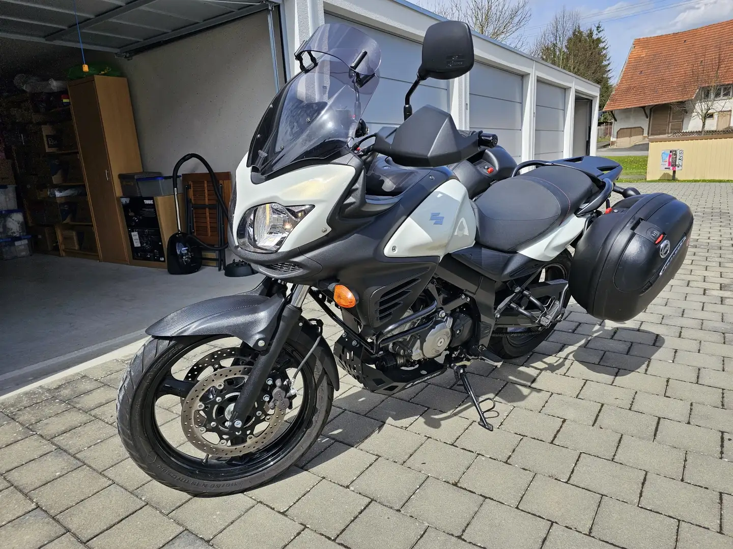 Suzuki V-Strom 650 Bílá - 2
