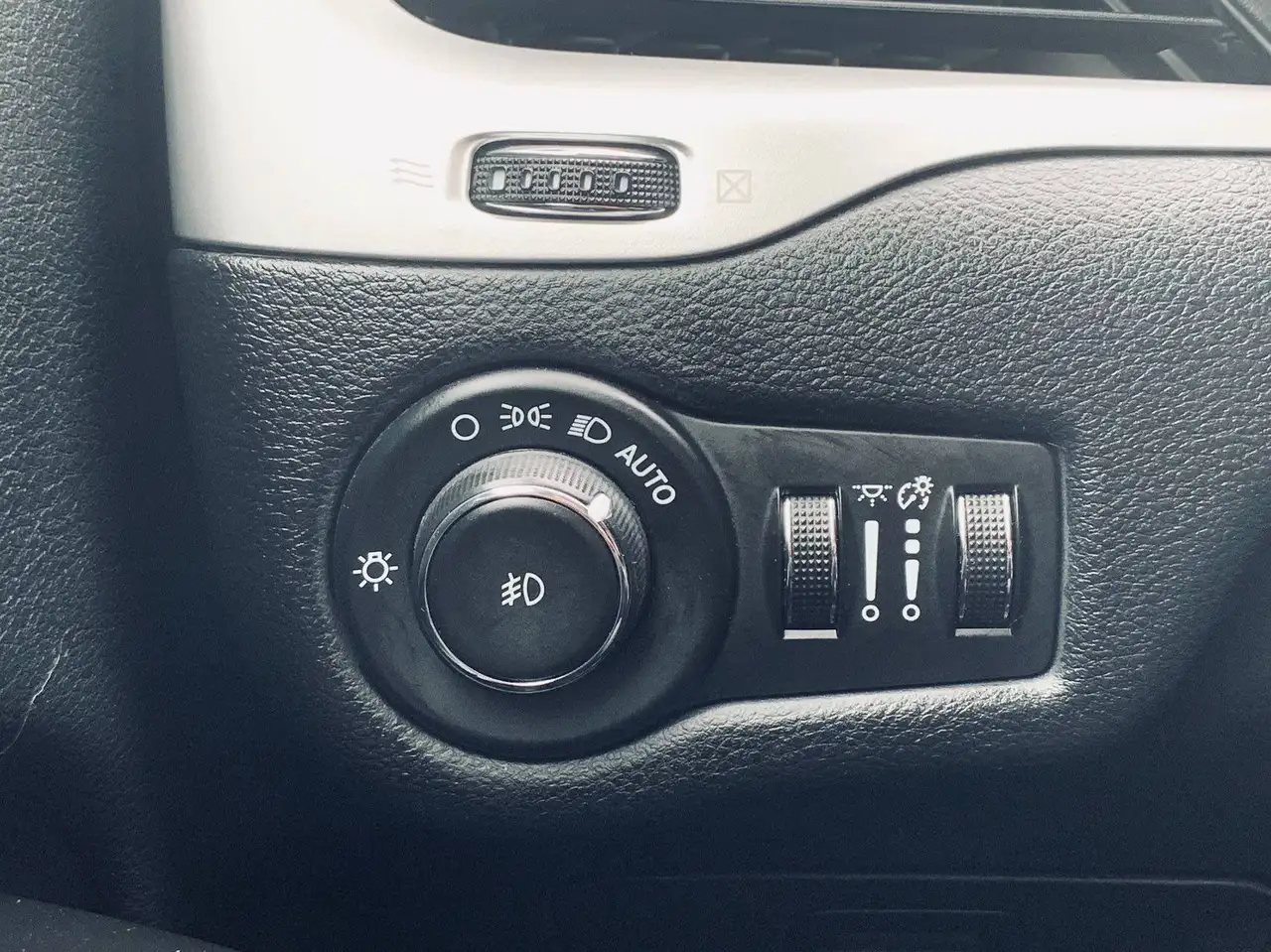 Jeep Cherokee снимка Jeep Cherokee