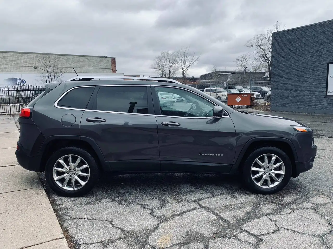 Jeep Cherokee снимка Jeep Cherokee
