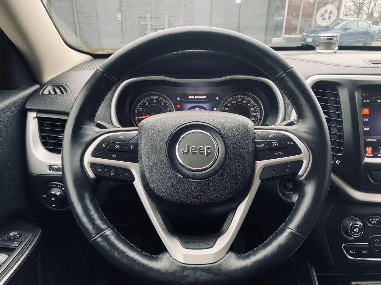 Jeep Cherokee снимка Jeep Cherokee