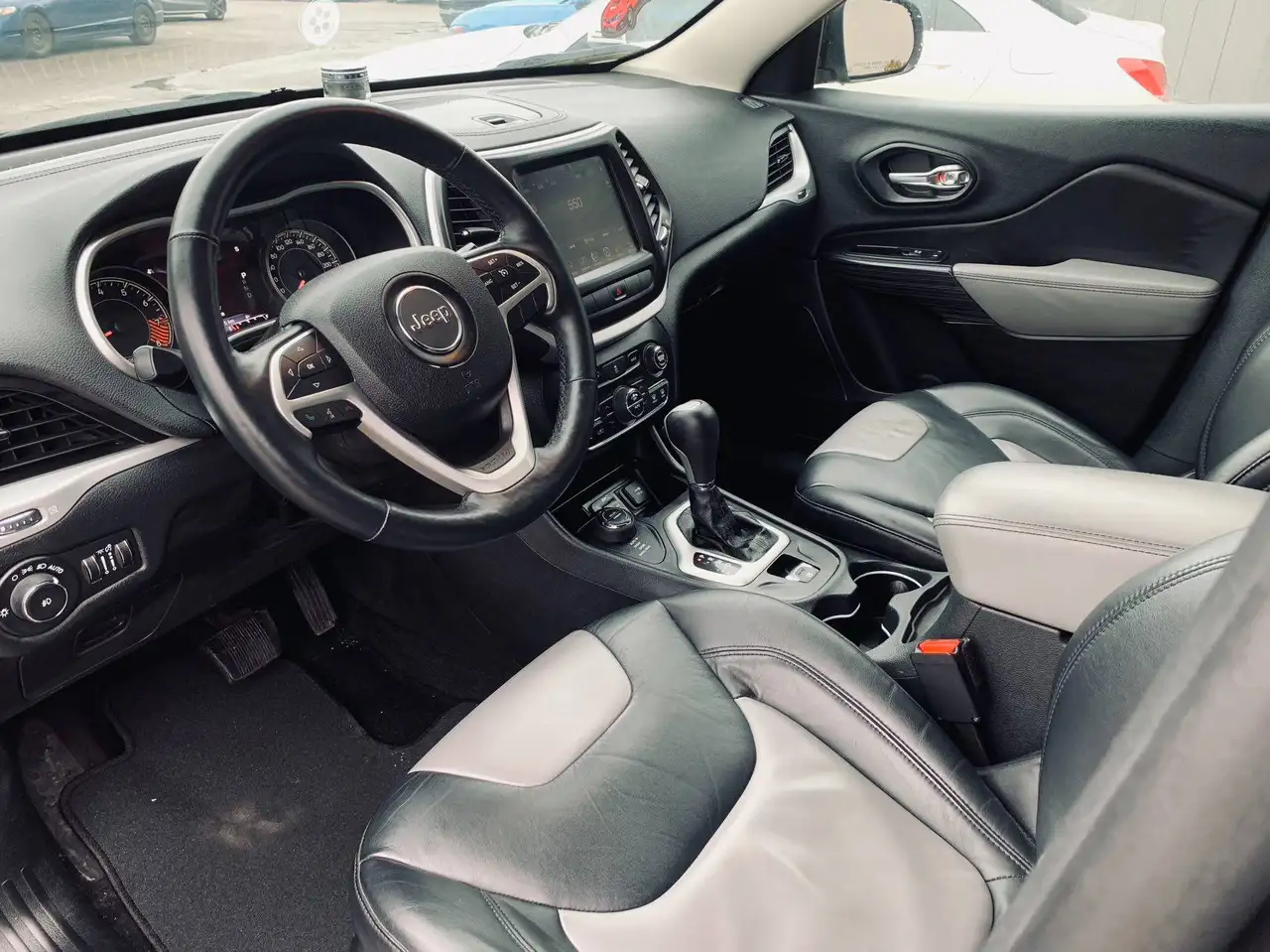 Jeep Cherokee снимка Jeep Cherokee