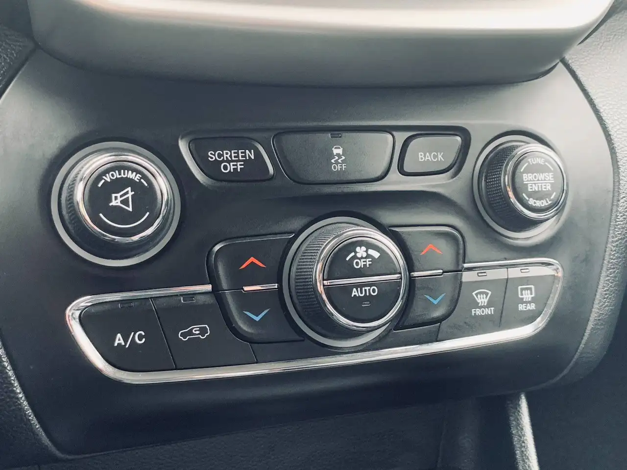 Jeep Cherokee снимка Jeep Cherokee