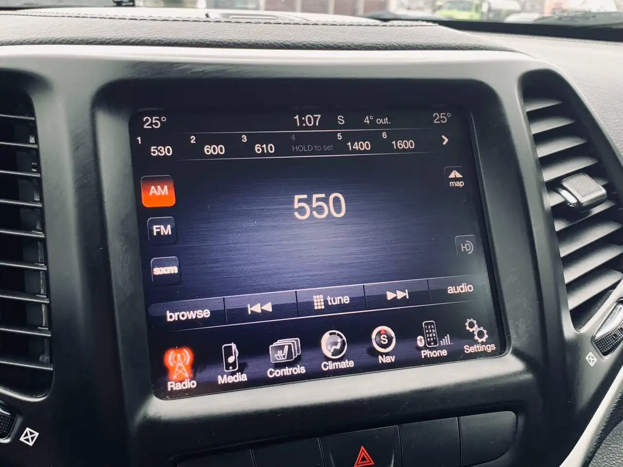 Jeep Cherokee снимка Jeep Cherokee