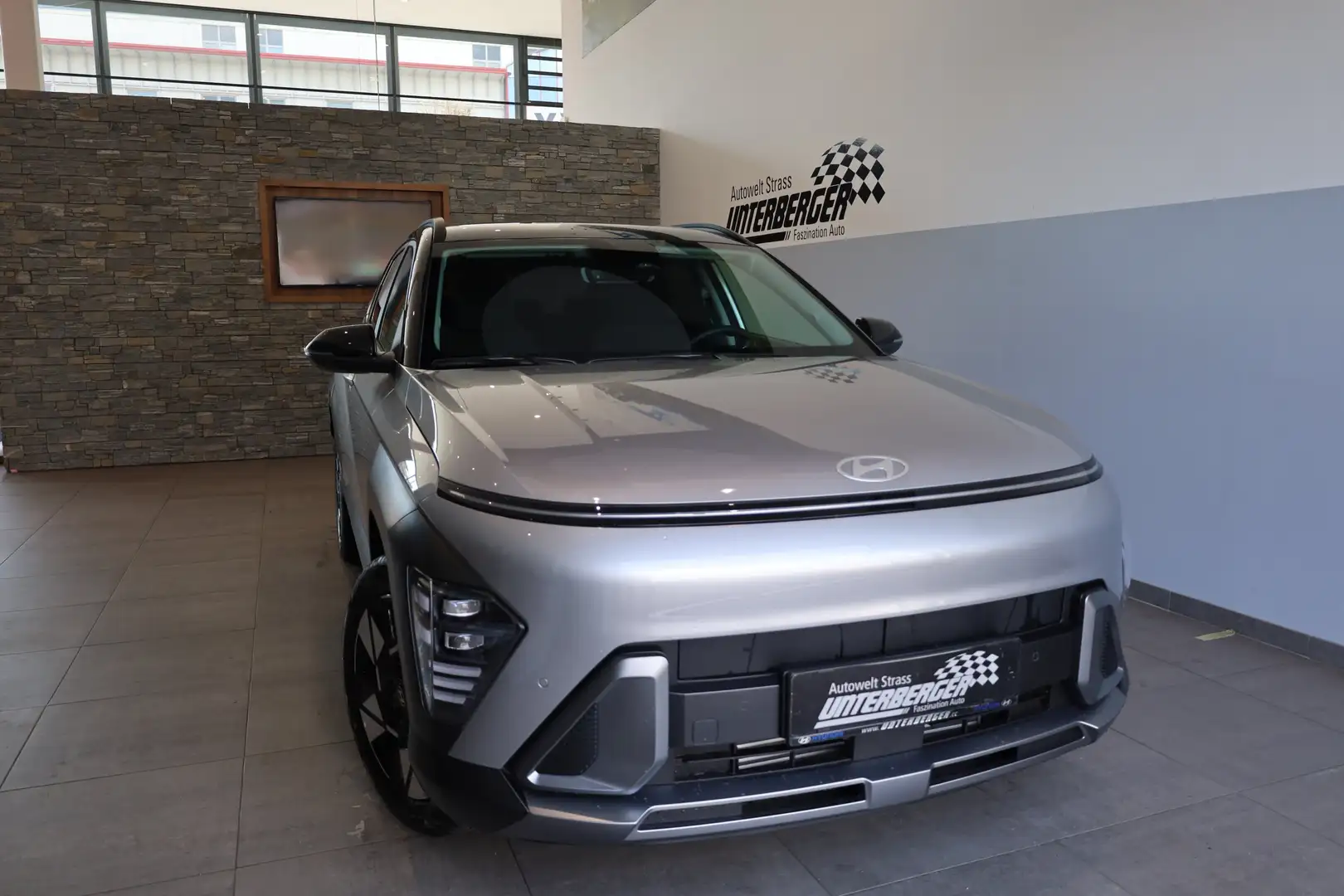 Hyundai KONA (SX2) GO Plus 1.6 T-GDI 4WD DCT Schwarz - 2