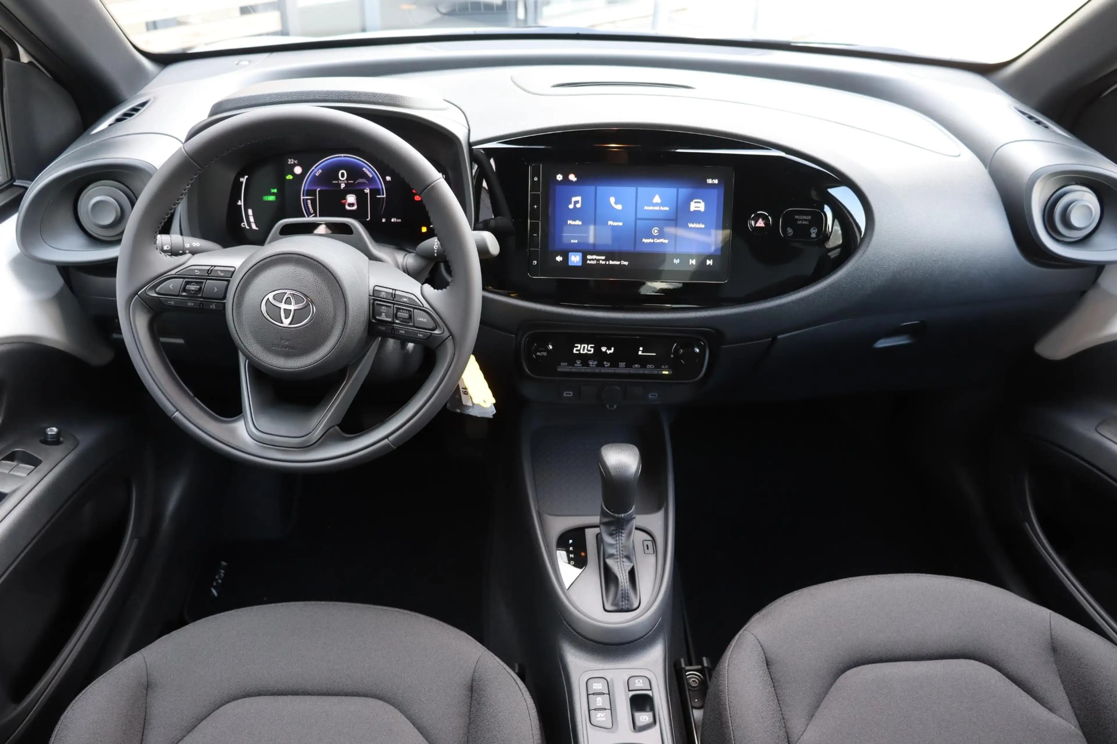 Toyota Aygo X Hybrid 115 Play, Go Pack, Nieuw en snel leverbaar — photo 4