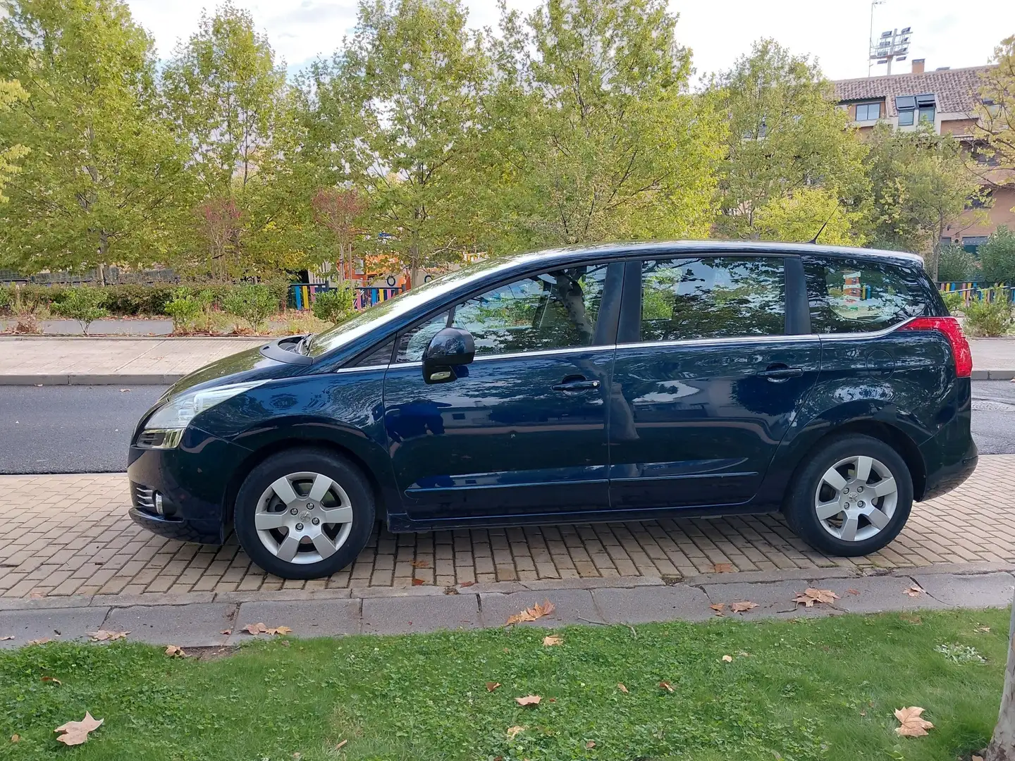 Peugeot 5008 2.0HDI Premium - 1