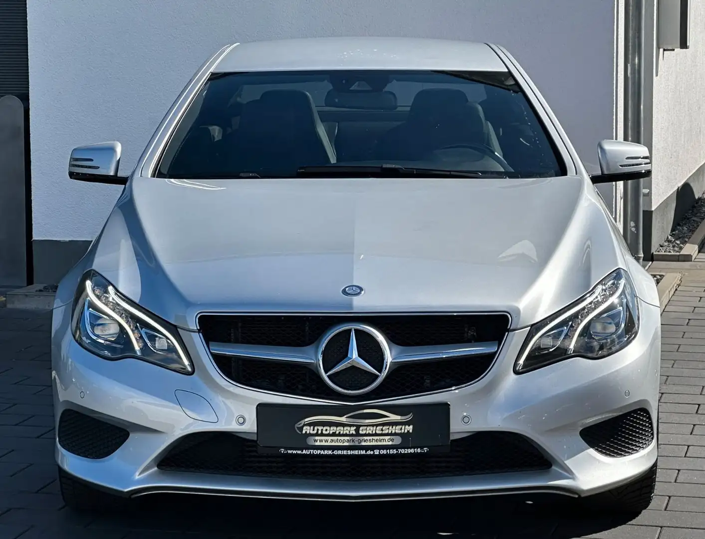 Mercedes-Benz E 250 Coupe 7G*SPORT-PAKET*NAVI*T.LEDER*PDC*SHZ Argent - 2